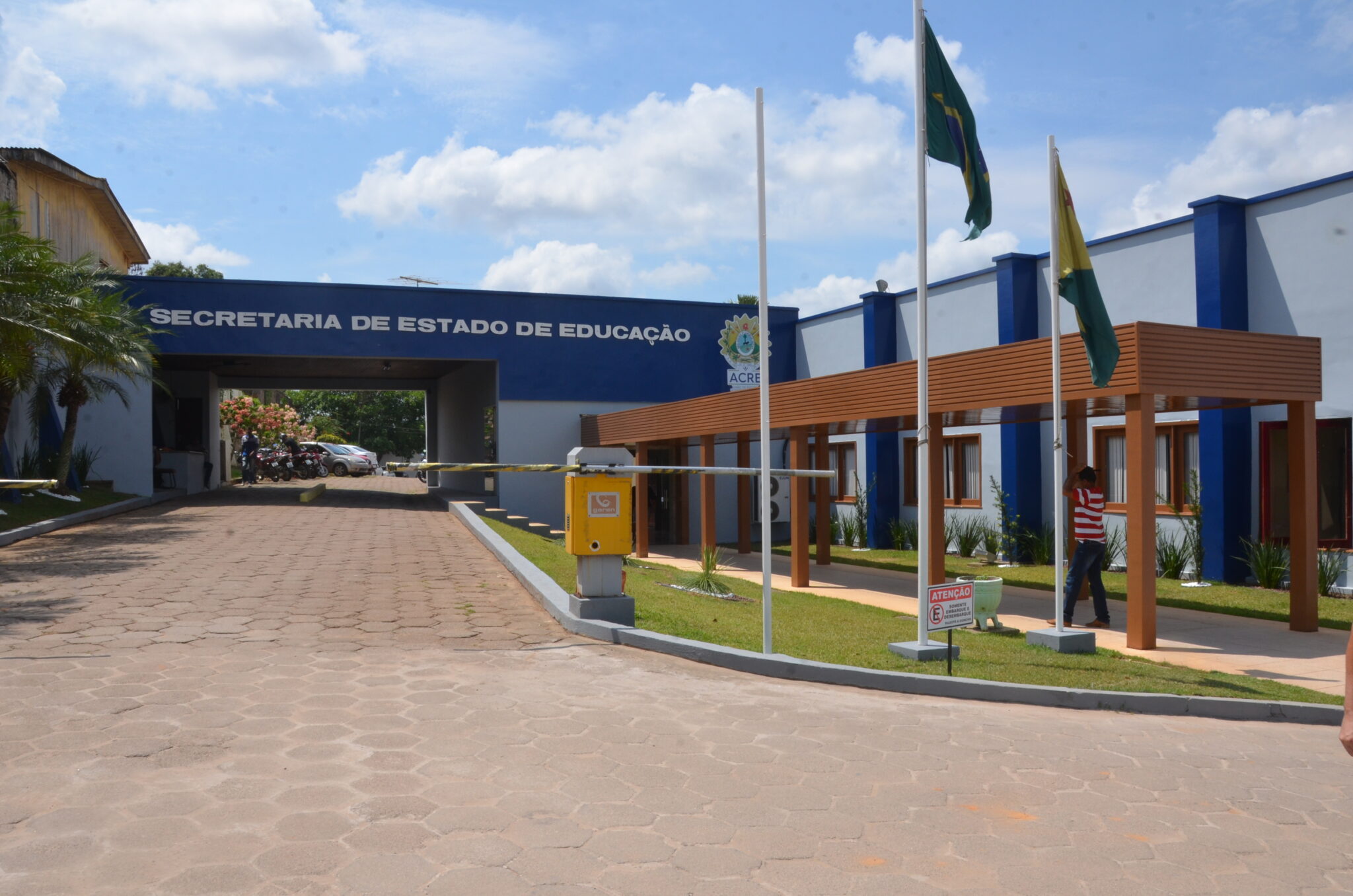 Governo paga último lote do programa Educação Conectada