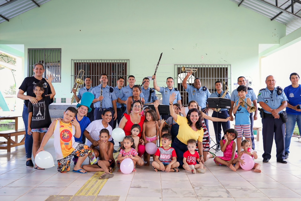 Banda da Polícia Militar leva música aos desabrigados de Rio Branco