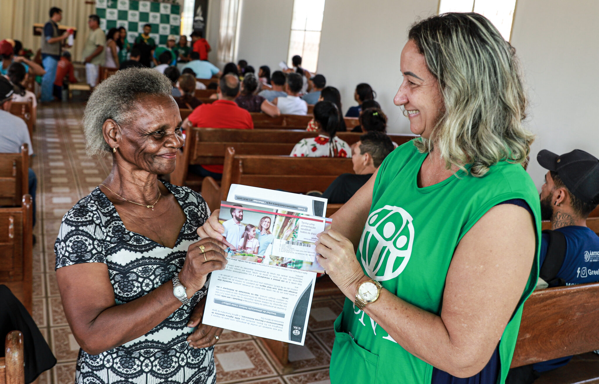 Em parceria com o governo, agência ADRA entrega mais de 90 cartões alimentação para famílias atingidas pelas cheias em Rio Branco