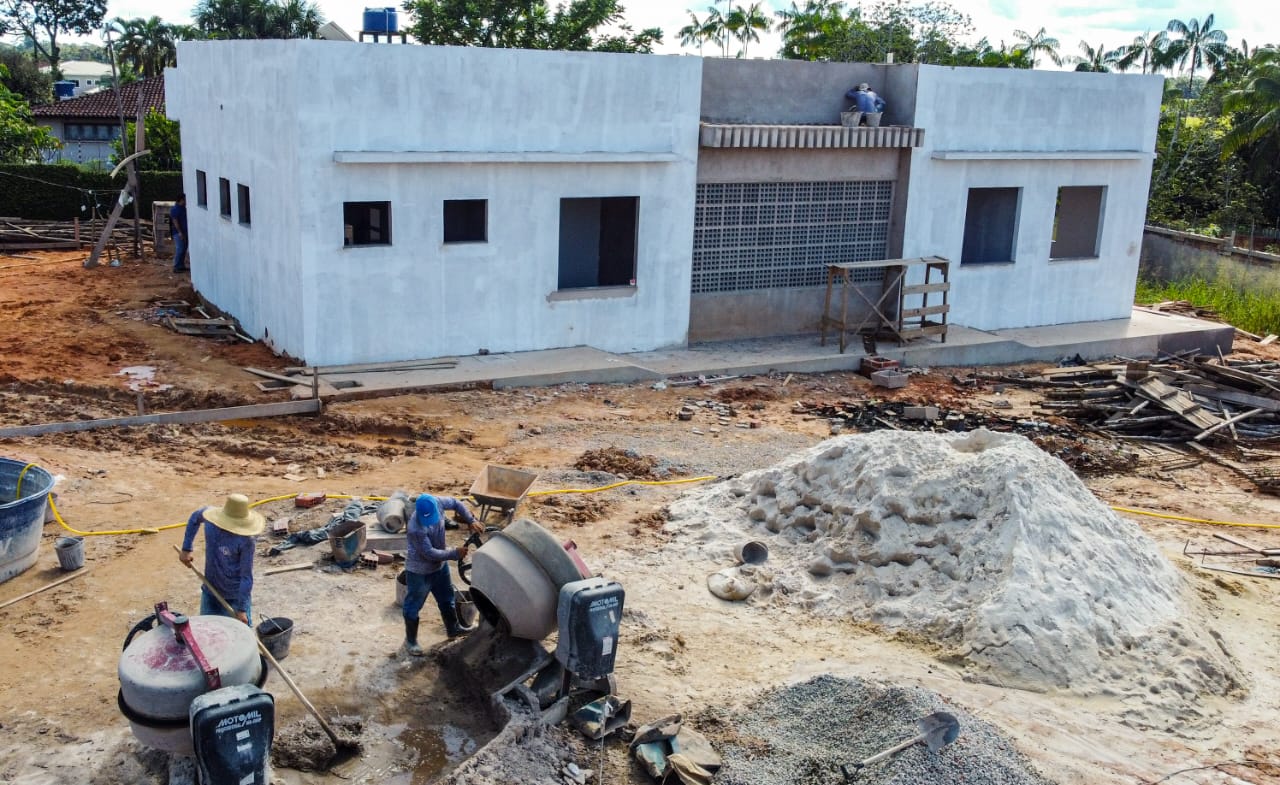 Avaliada em R$ 1,2 milhão, construção da Casa da Mulher Brasileira avança em Cruzeiro do Sul