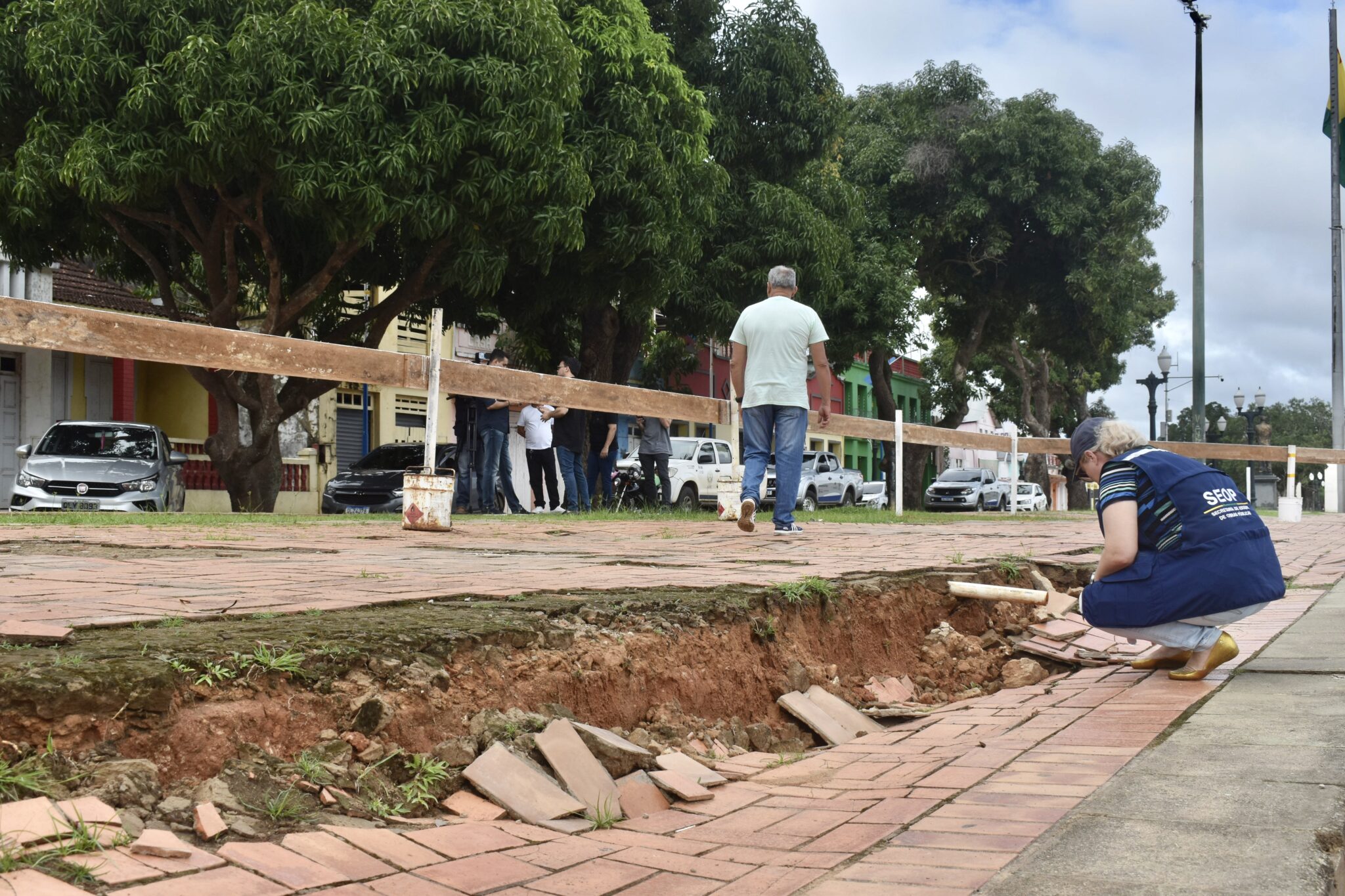 Governo faz nova inspeção no Calçadão da Gameleira para iniciar ação emergencial nesta semana