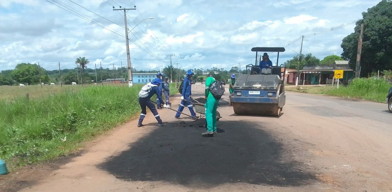 Em Rio Branco, Deracre realiza operação tapa-buraco no km 15 da AC-40