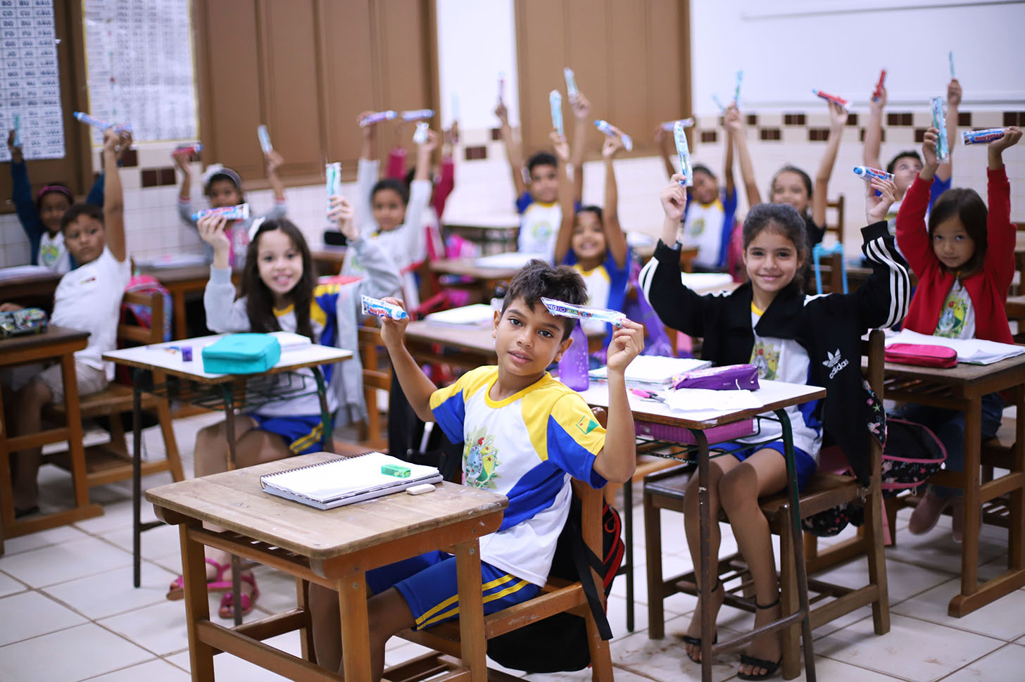 Educação entrega kits de saúde bucal aos alunos da Escola Duque de Caxias