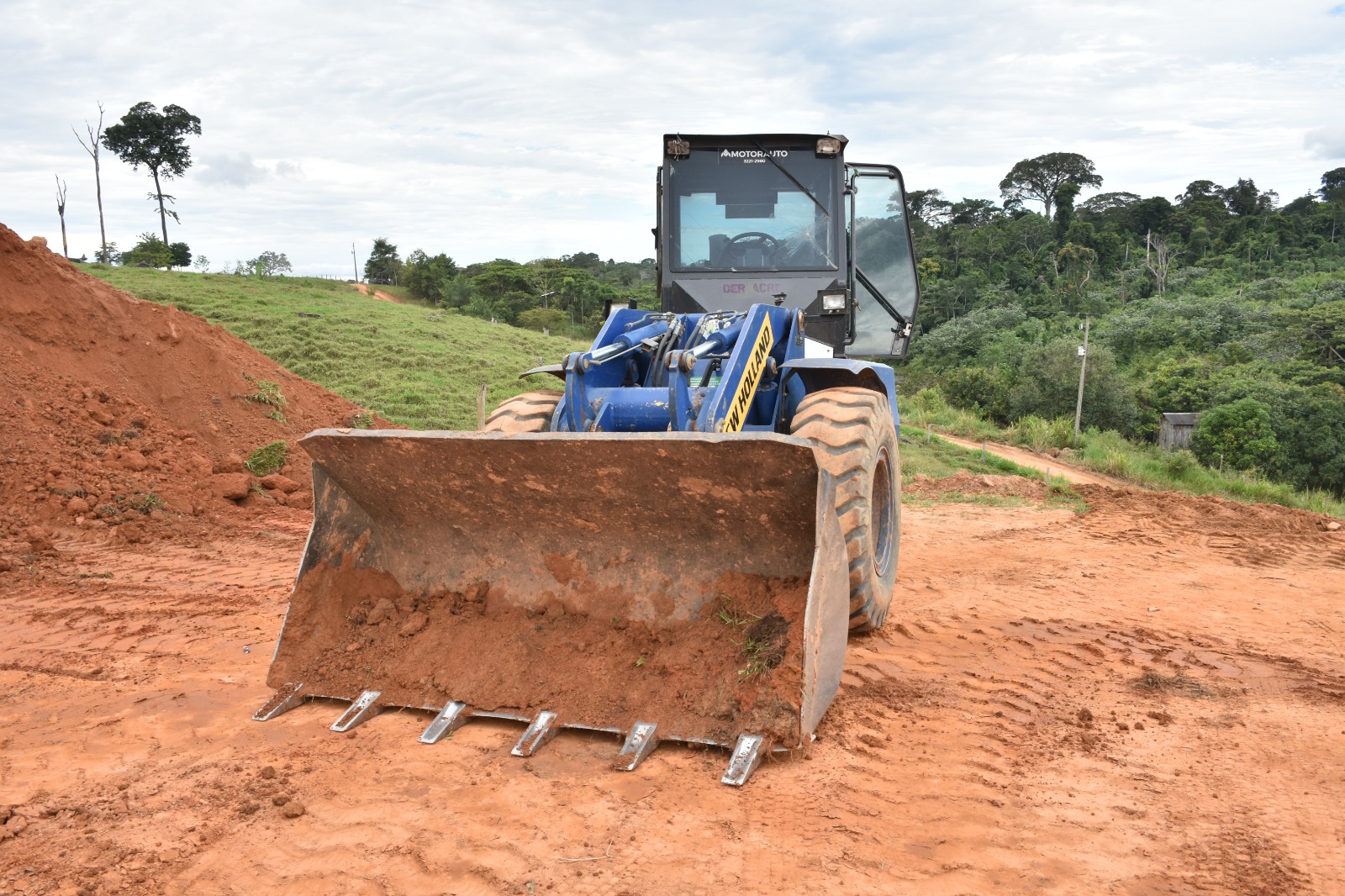 Deracre executa melhorias no Ramal Chica Pereira, em Brasileia