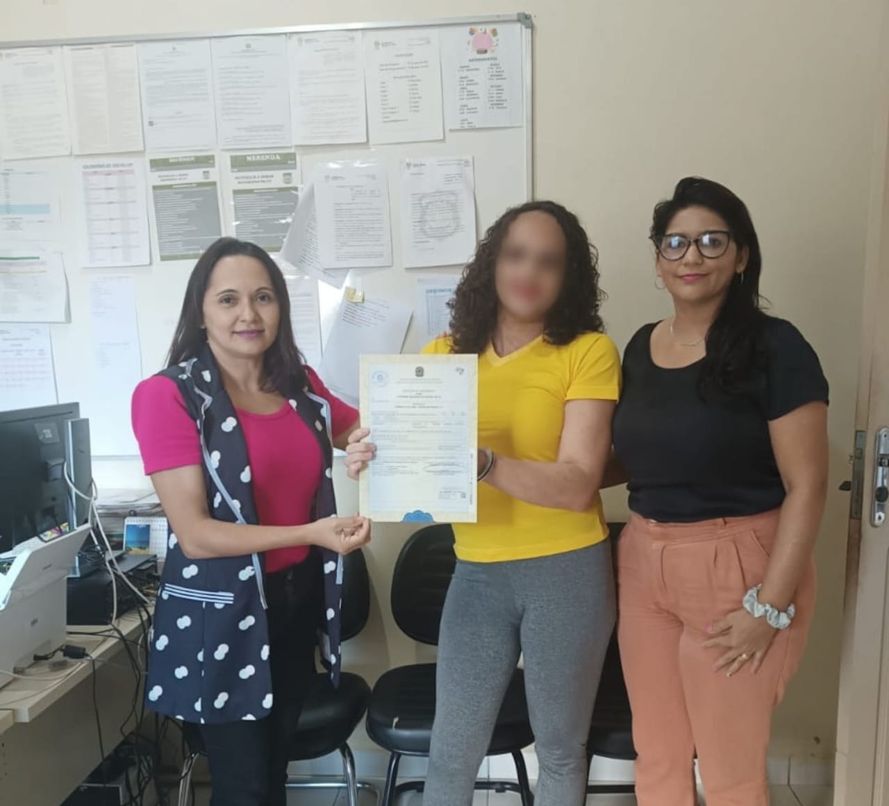 Na penitenciária de Tarauacá, mulher trans recebe nova certidão de nascimento