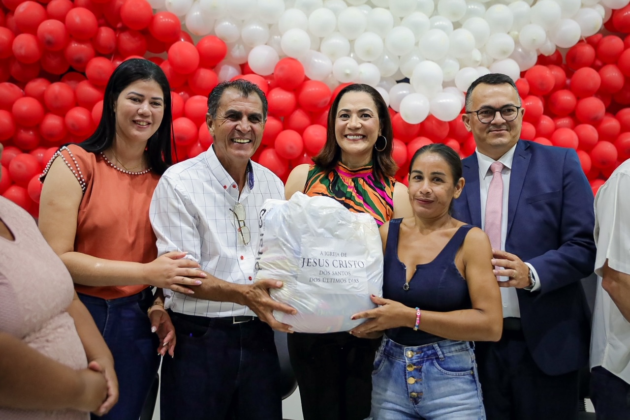 Em Porto Acre, atingidos pela enchente do Rio Acre recebem ajuda humanitária do governo