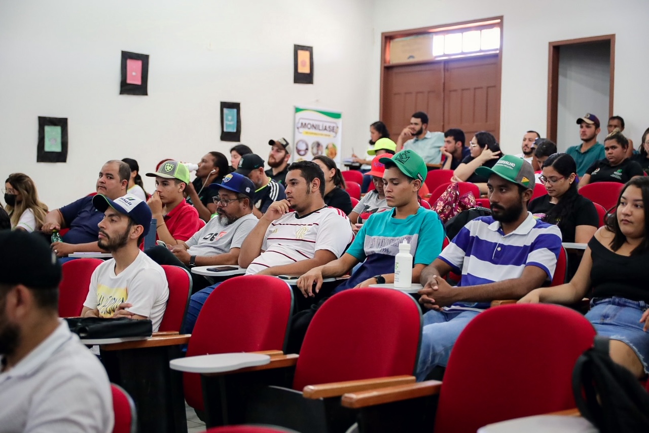 Servidores realizam seminário de Defesa Agropecuária para estudantes do Instituto Federal da Baixada do Sol