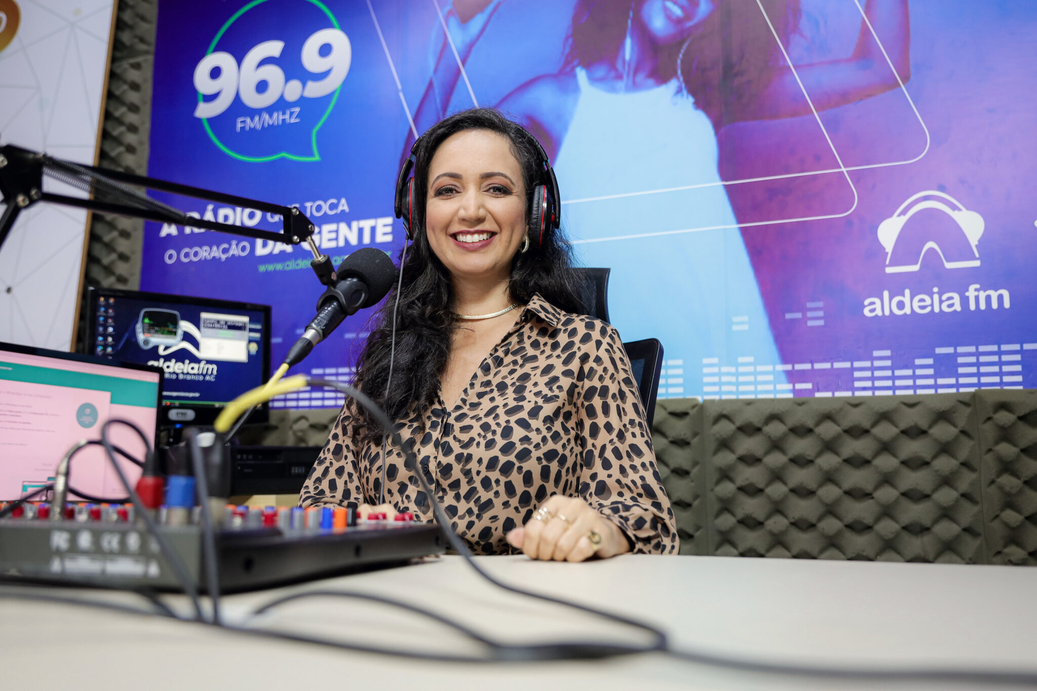 Nas ondas do rádio, Aldeia FM comemora 20 anos de transmissão no Acre