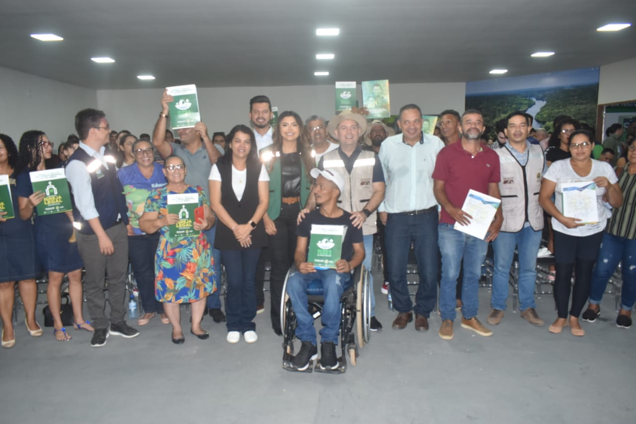 Na Expoacre, governo entrega títulos definitivos para população da zona rural