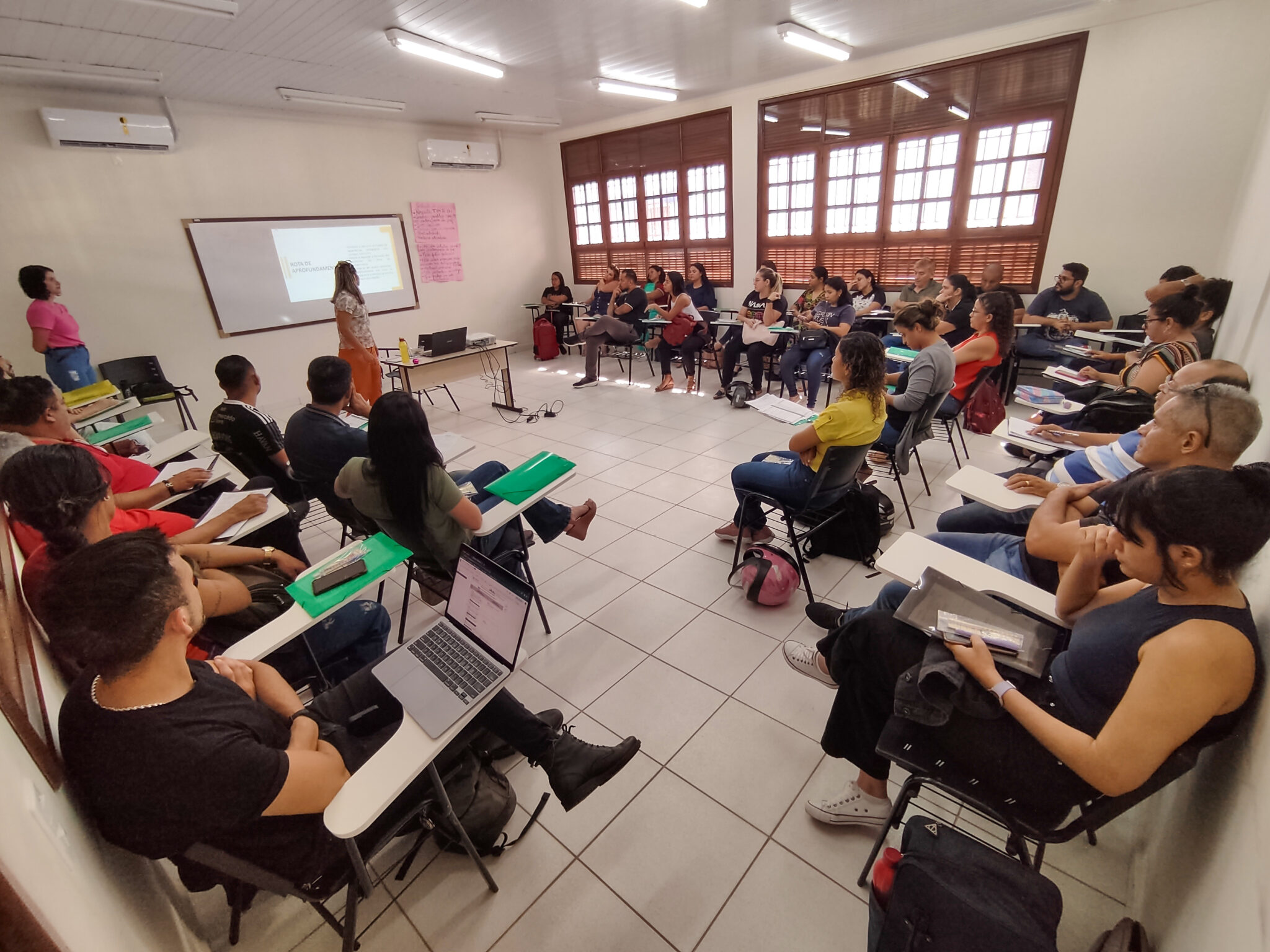 Jornada Pedagógica de Formação Continuada do Ensino Médio capacita professores de Rio Branco 