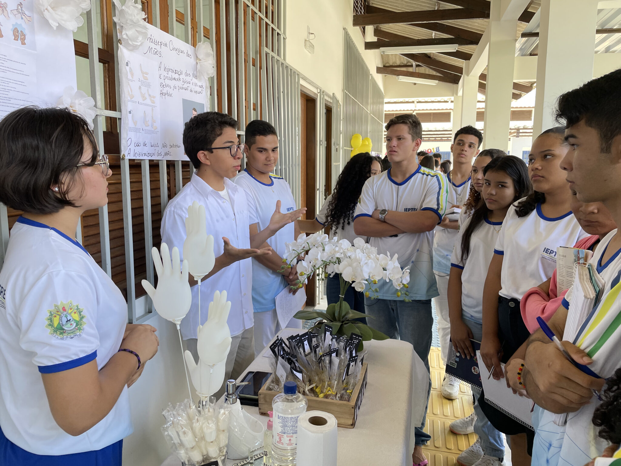 Ieptec estimula o conhecimento prático dos alunos, com exposição em biossegurança