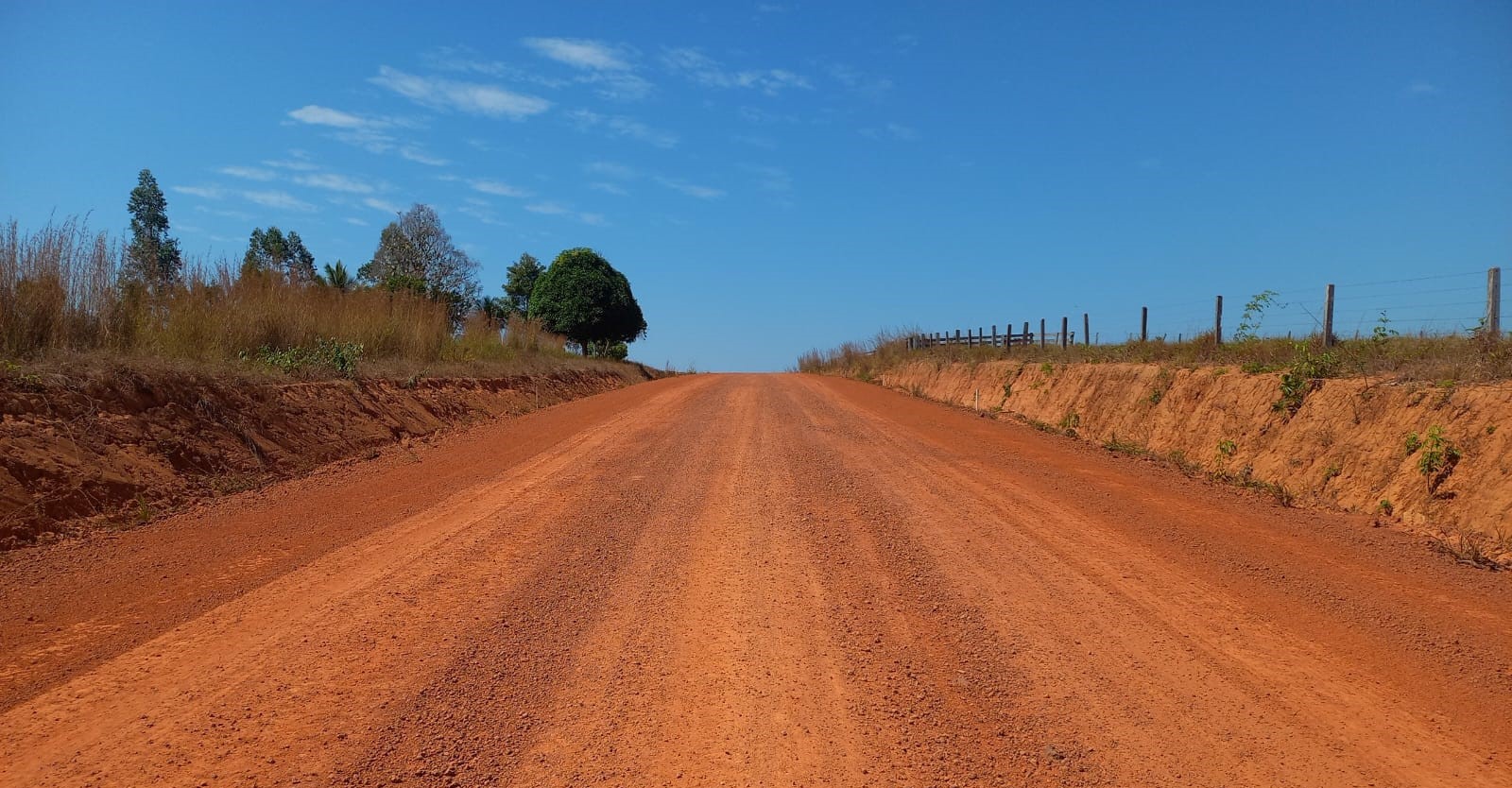 Em Xapuri, governo segue com trabalho na Estrada Antônio Carlos Miranda