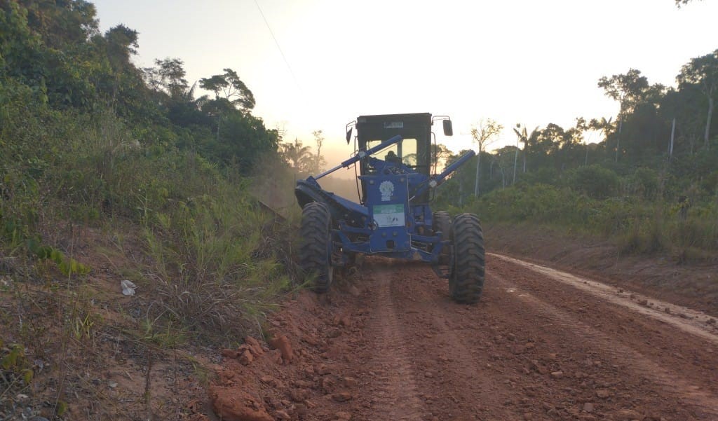 Deracre executa melhorias no Ramal 12 em Cruzeiro do Sul