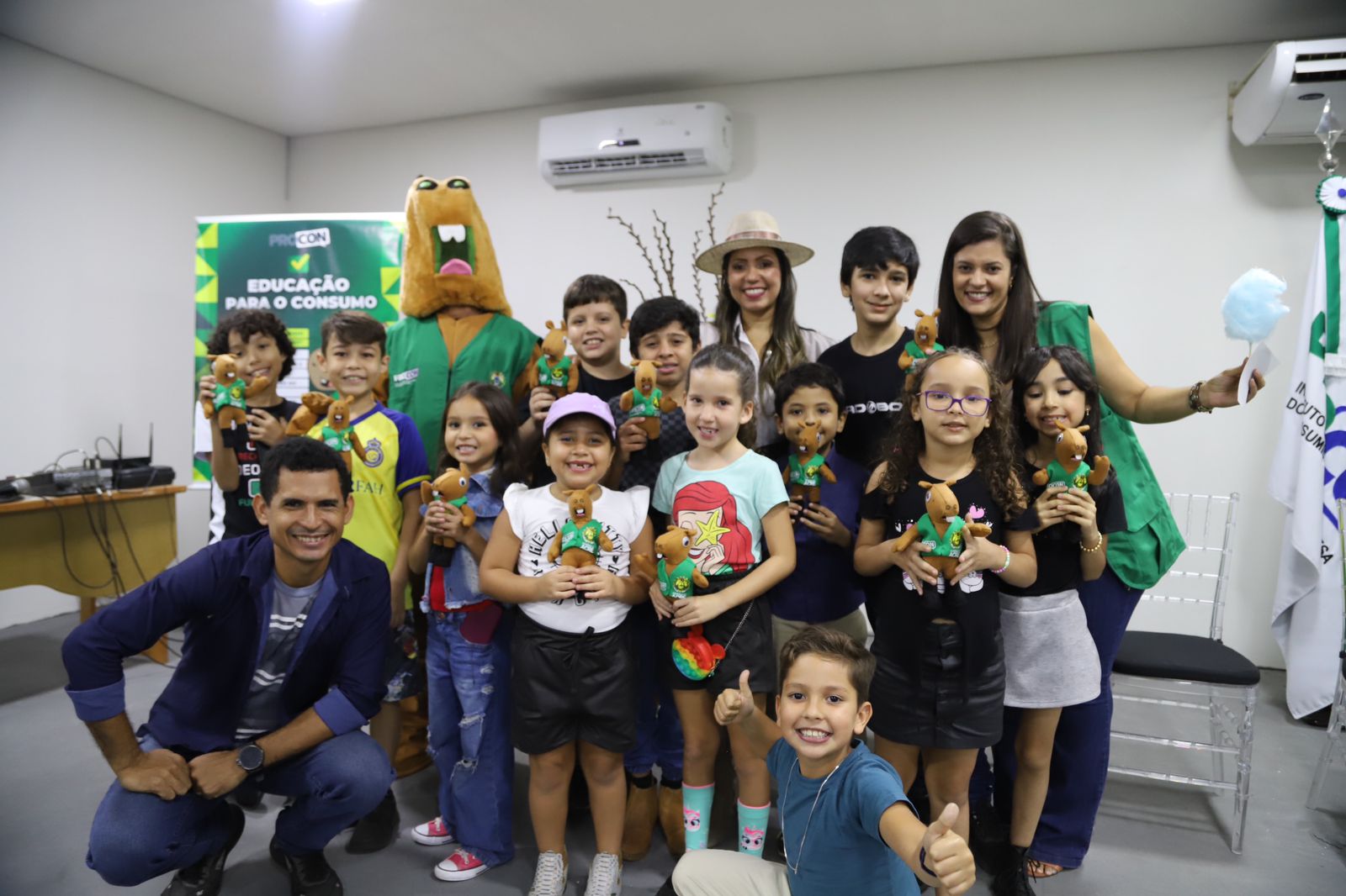 Proconsu, mascote do Procon, é lançado e faz a alegria da criançada