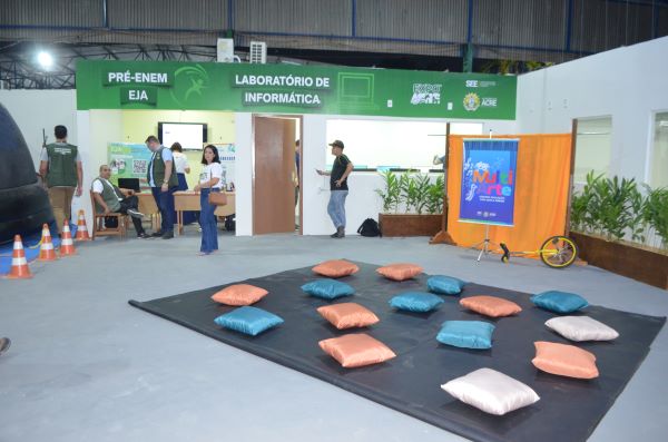 Educação realiza pré-matrículas da EJA e do Pré-Enem Legal durante a Expoacre