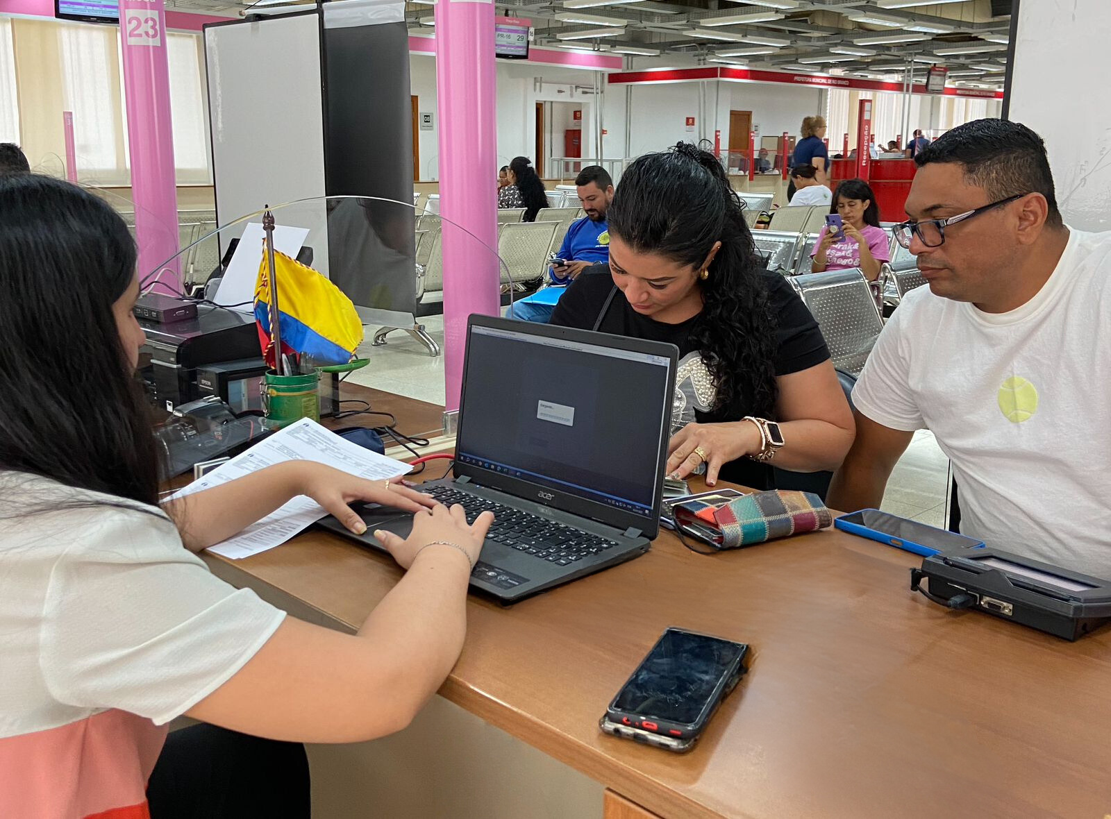 OCA recebe unidade móvel do Consulado-Geral da Colômbia em Manaus para realizar serviços consulares e assistência a cidadãos colombianos