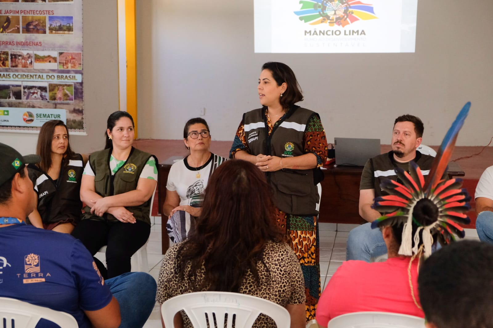 Em Mâncio Lima, equipe da Semapi se reúne com representantes da prefeitura e visita cooperativa