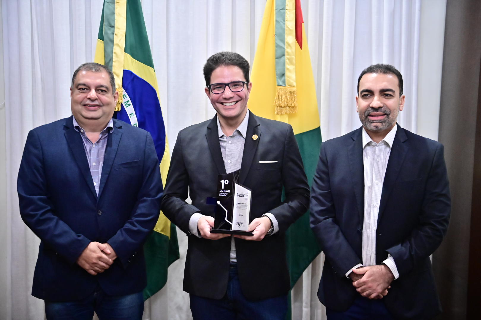 Governador Gladson Cameli recebe prêmio anual de tecnologia e fala de ‘aproximar o Estado das pessoas’