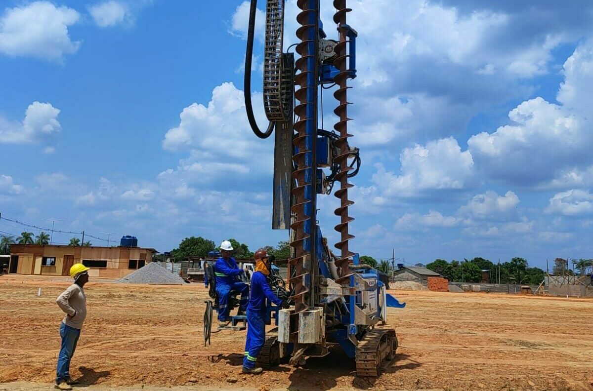 Obras da nova maternidade de Rio Branco avançam com chegada da máquina de perfuração de solo