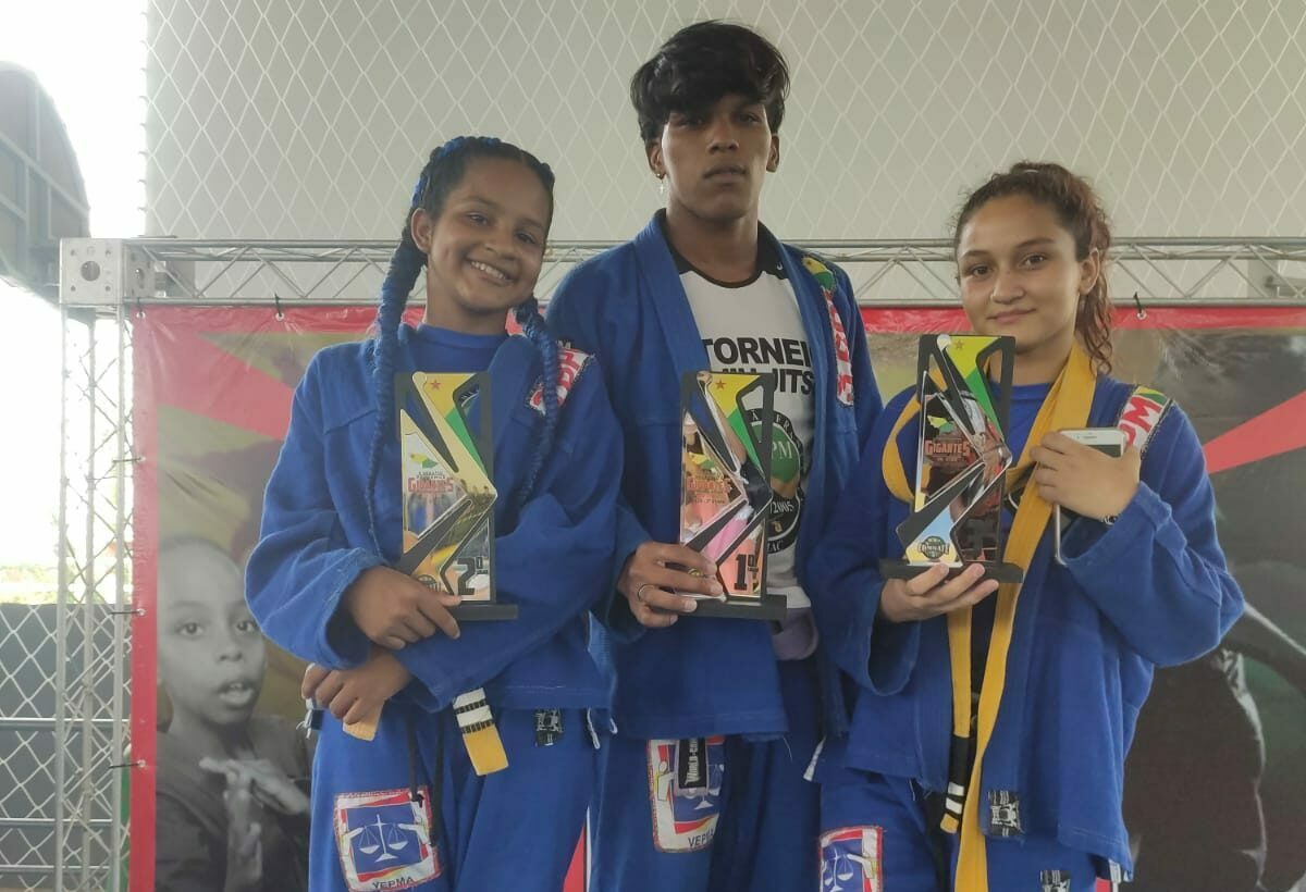 Alunos dos projetos sociais da Polícia Militar do Acre conquistam troféus durante competição de jiu-jitsu em Rio Branco