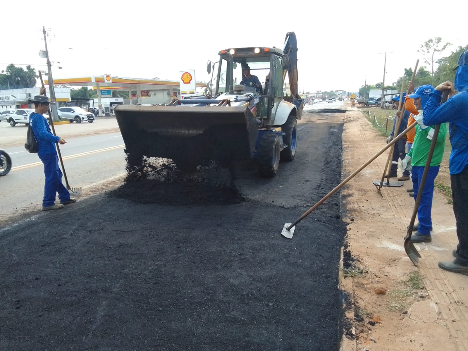 Em Rio Branco, Deracre continua manutenção no km 8 e limpeza da ciclovia no km 16 da AC-40