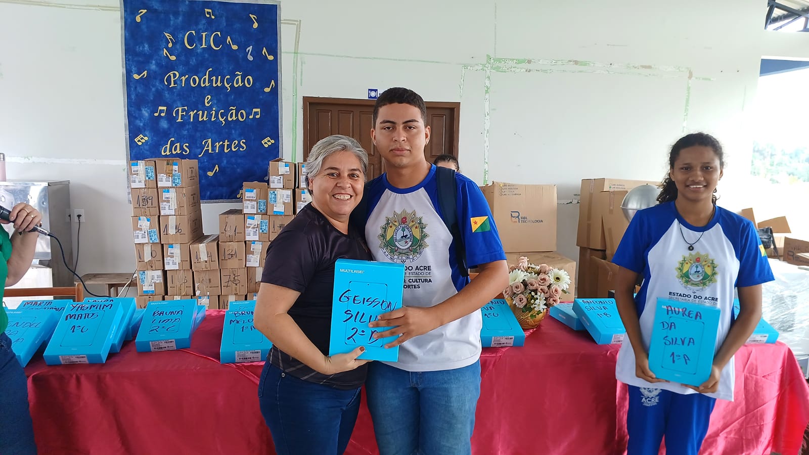 Escola rural em Cruzeiro do Sul recebe investimentos em tecnologia e estruturação