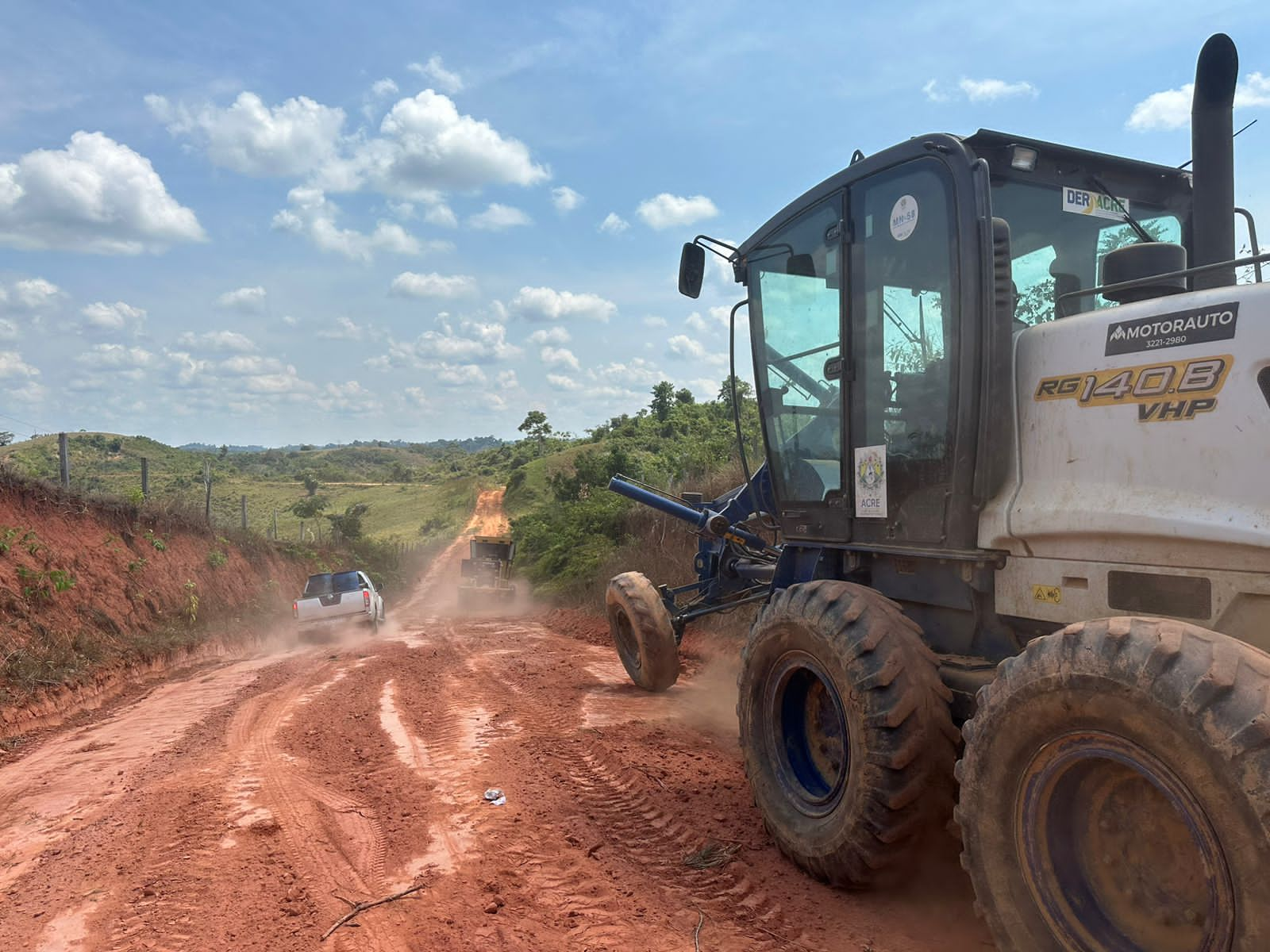 Governo e Prefeitura de Tarauacá executam trabalho no Ramal do TA1 para melhorar acesso de 15 famílias