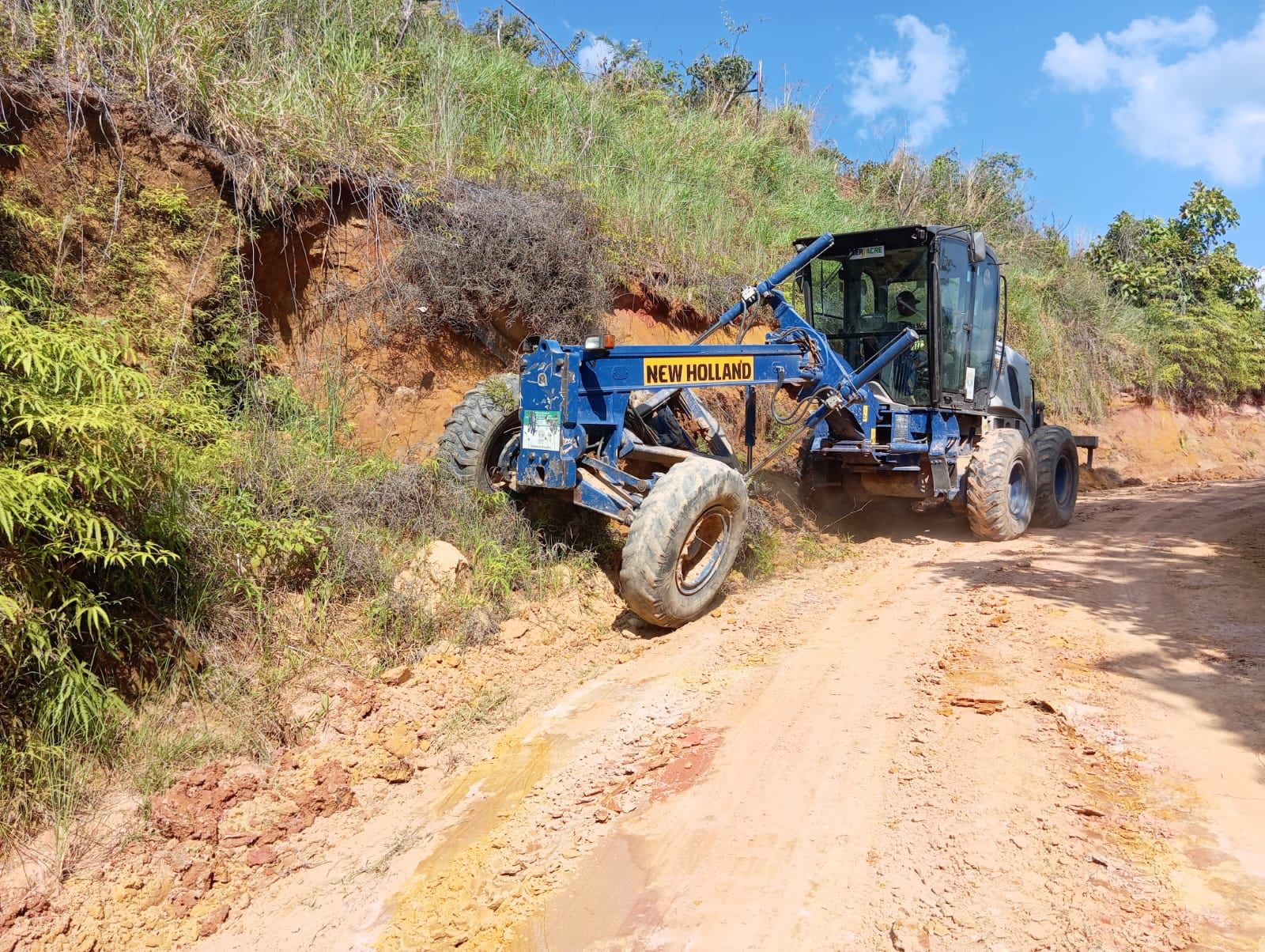 Deracre e Prefeitura de Tarauacá melhoram Ramal do 27 e garantem acesso de 250 indígenas kaxinawás