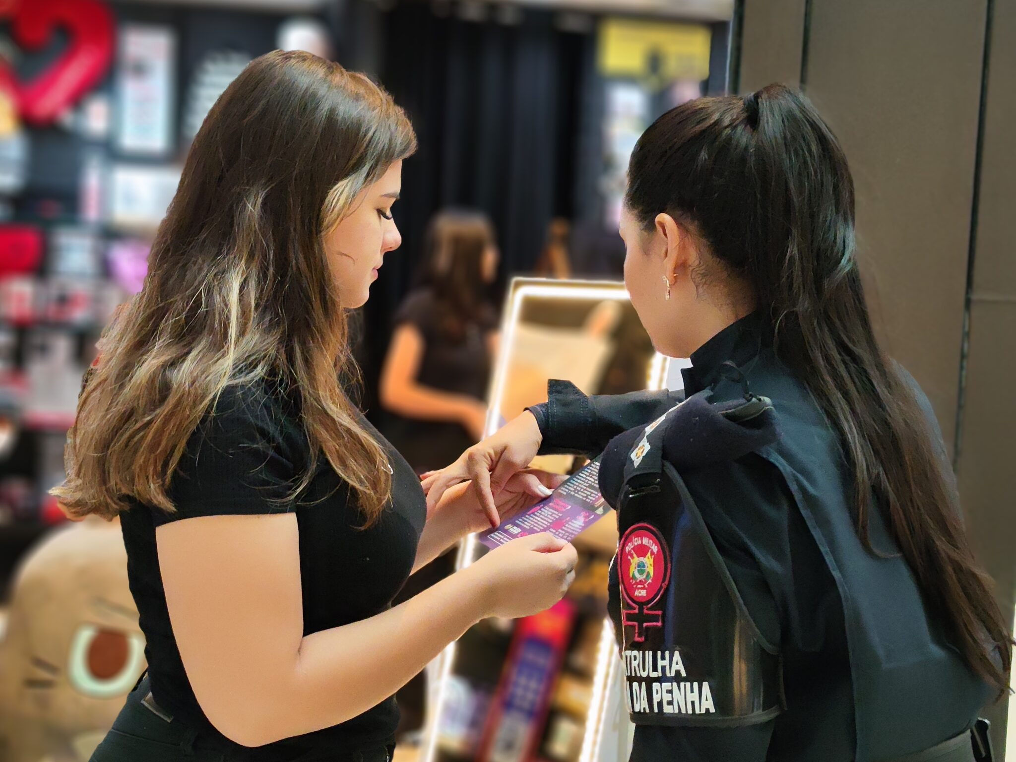 Patrulha Maria da Penha celebra 4 anos no Acre com exposição em shopping