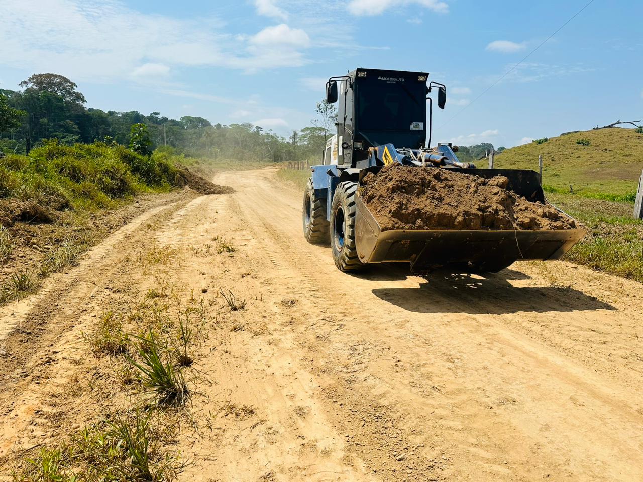 Deracre e Prefeitura de Tarauacá melhoram acesso de 165 famílias no Ramal Rio Pardo