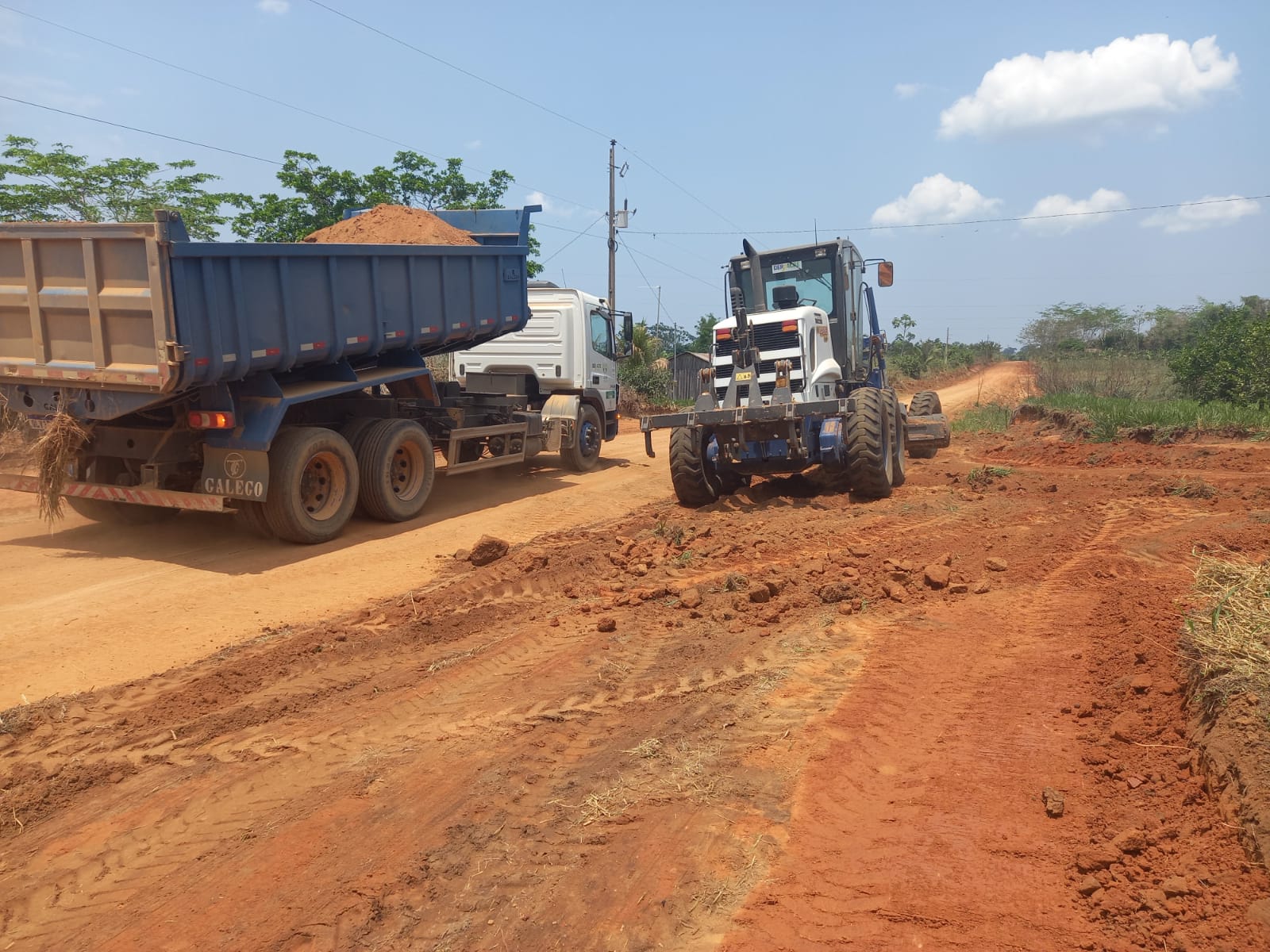 Estado e Prefeitura de Capixaba trabalham na melhoria de ramais de projetos de assentamento