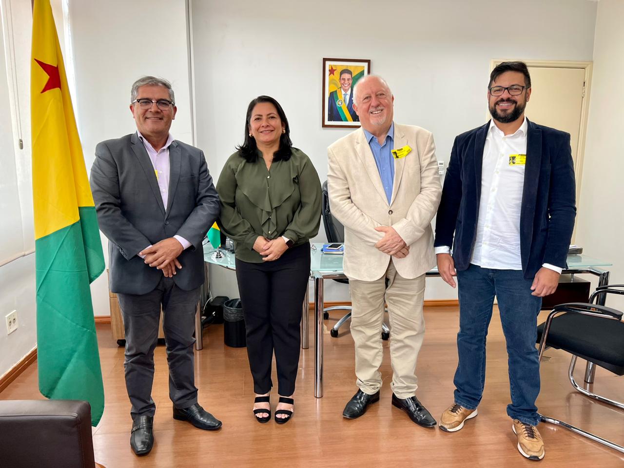 Em Brasília, Secretaria de Agricultura apresenta projetos para assistência técnica aérea e análise de solos