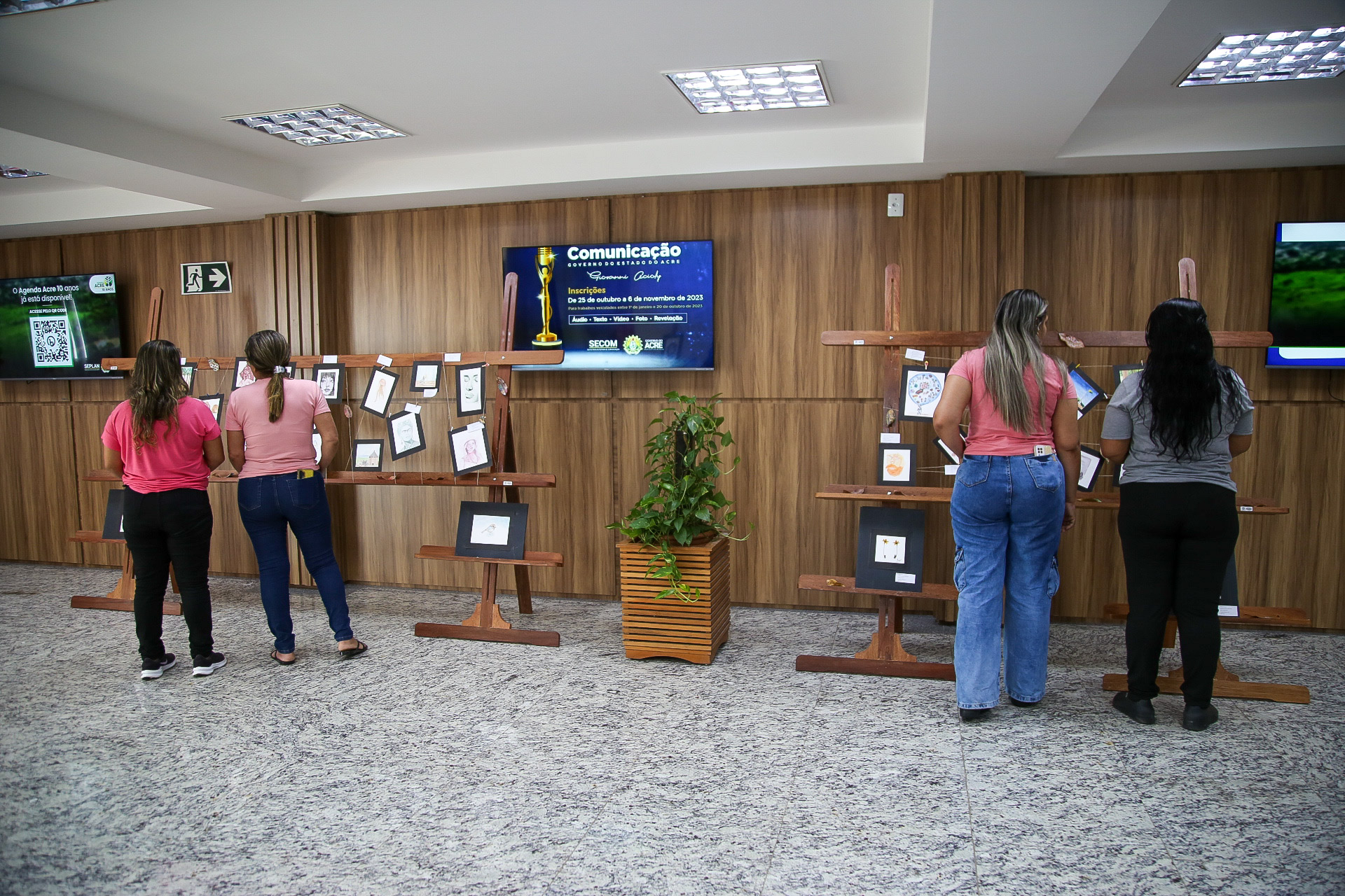 No Mês do Servidor, alunos do Curso de Aquarela lançam Mostra Cores e Contrastes no Palácio das Secretarias