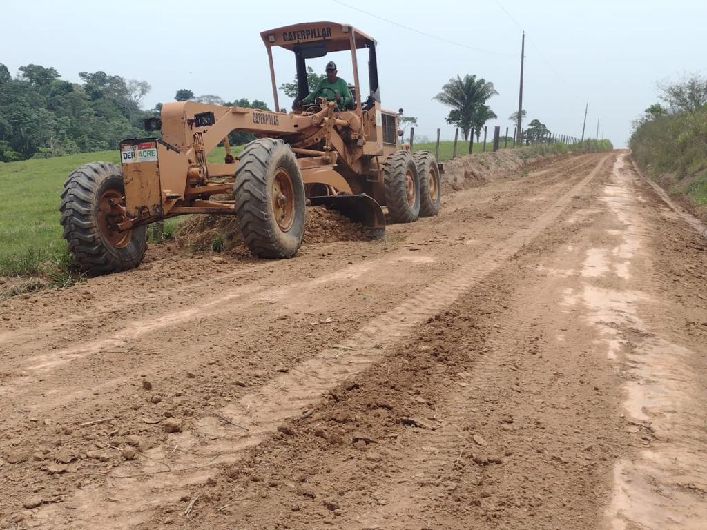 Deracre vistoria trabalho nos ramais da Transacreana em Rio Branco