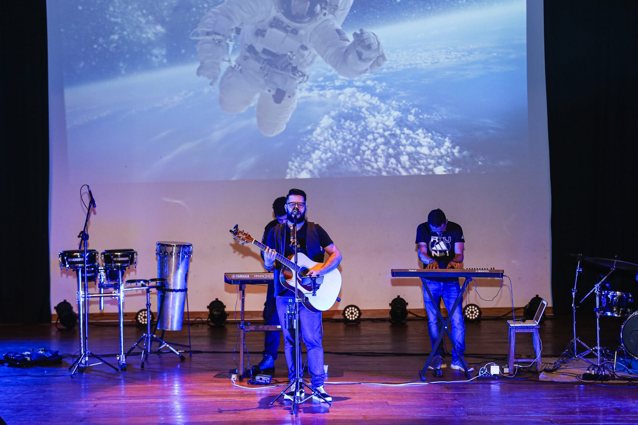 Show da Banda Garotos do Sótão alegra público durante programação do Mês do Servidor em Cruzeiro do Sul