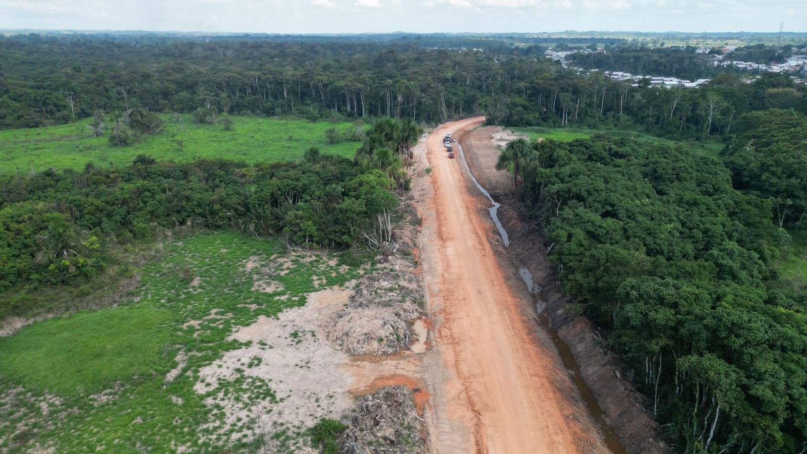 Governo trabalha em obras do terceiro acesso ao município de Tarauacá