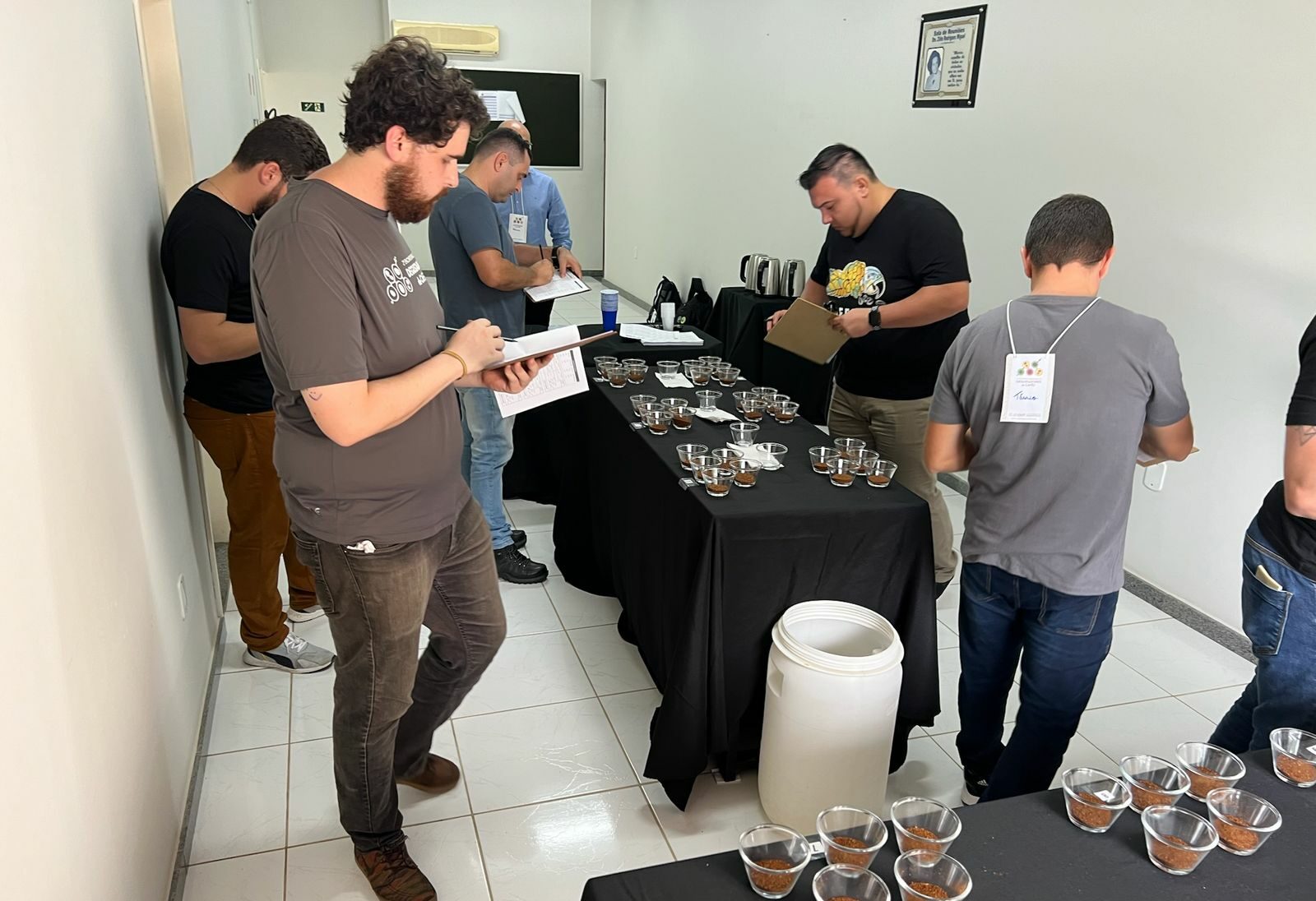 Finalistas do concurso de qualidade do café acreano são avaliados em evento no Espírito Santo