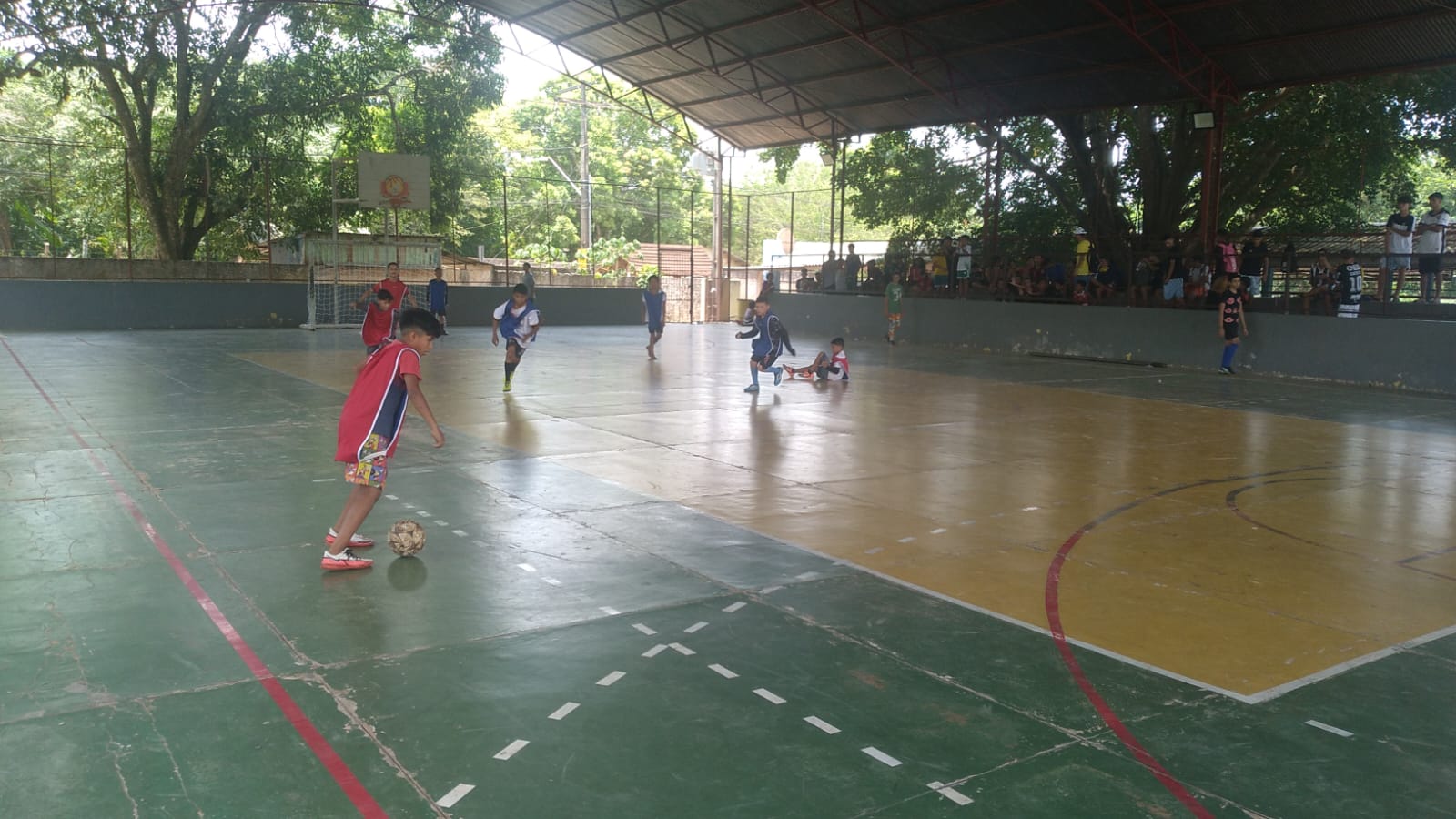 Torneio interclasse agita escola Leôncio de Carvalho