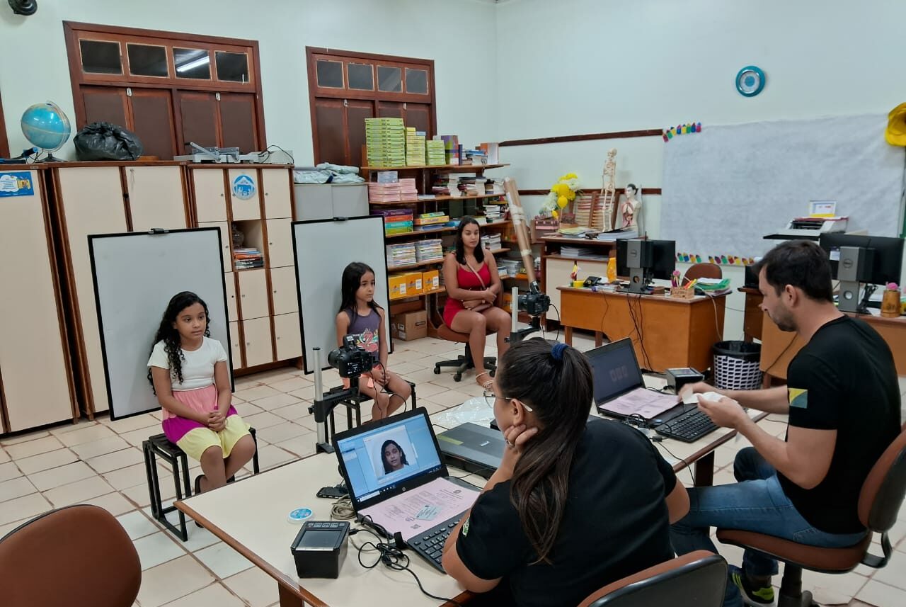 Polícia Civil do Acre realiza atendimento a alunos de escola em Rio Branco para emissão de identidade