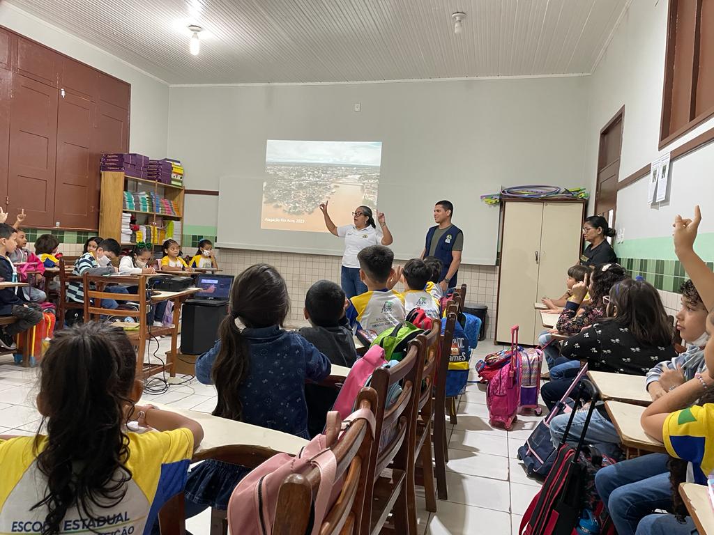 Governo do Acre realiza Circuito Ambiental em escolas públicas estaduais para conscientização sobre seca prolongada