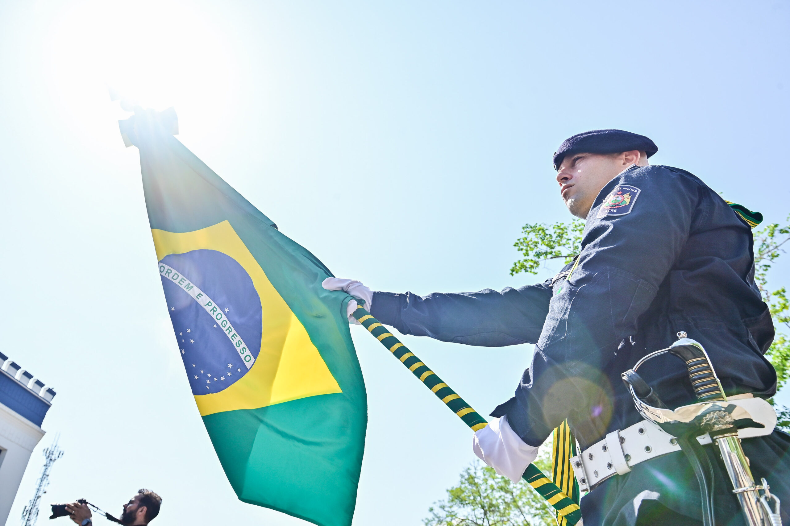 Formatura alusiva ao Dia da Bandeira se torna homenagem marcante do governo do Acre ao símbolo maior da pátria 