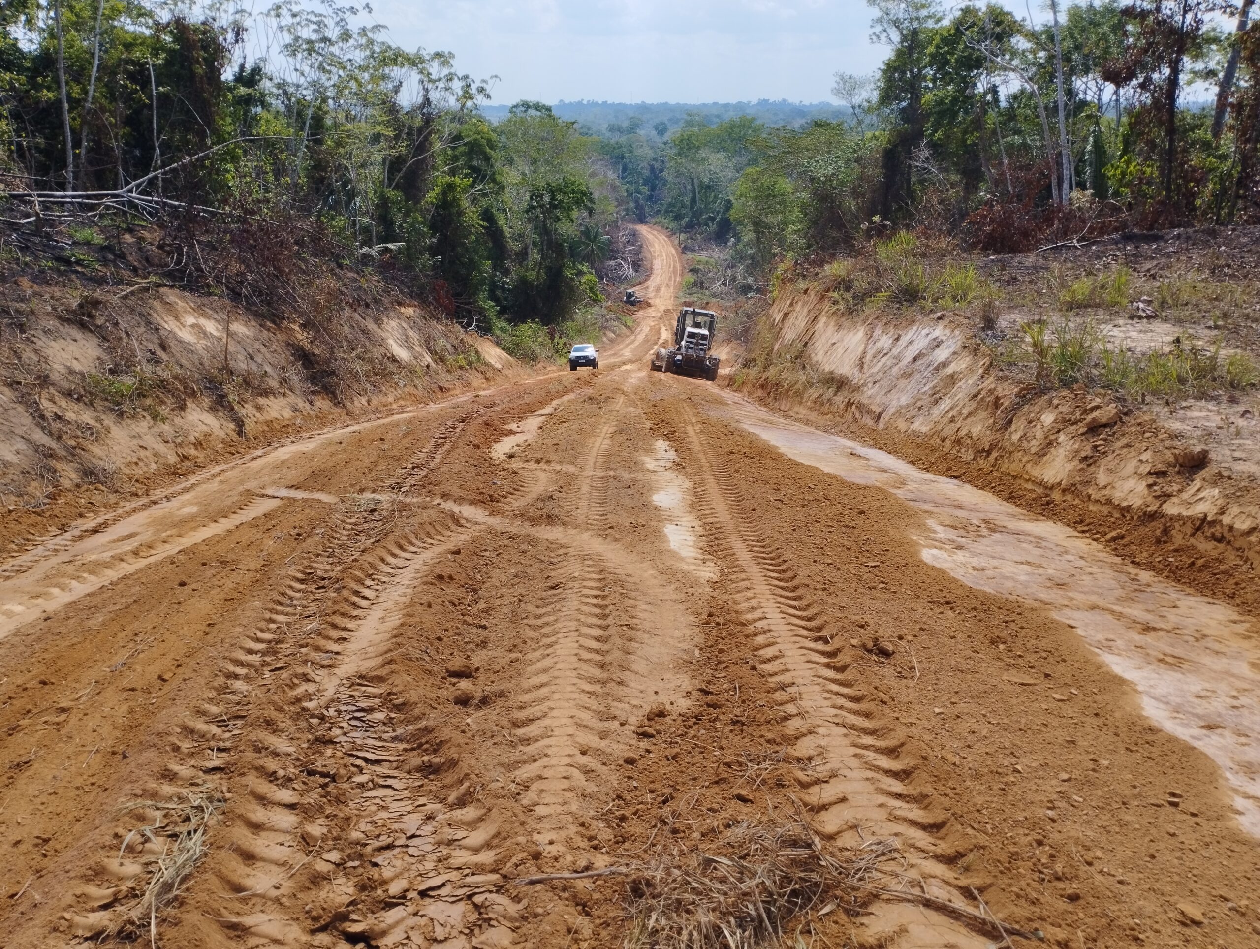 Deracre melhora acesso do Ramal do 17 em Sena Madureira