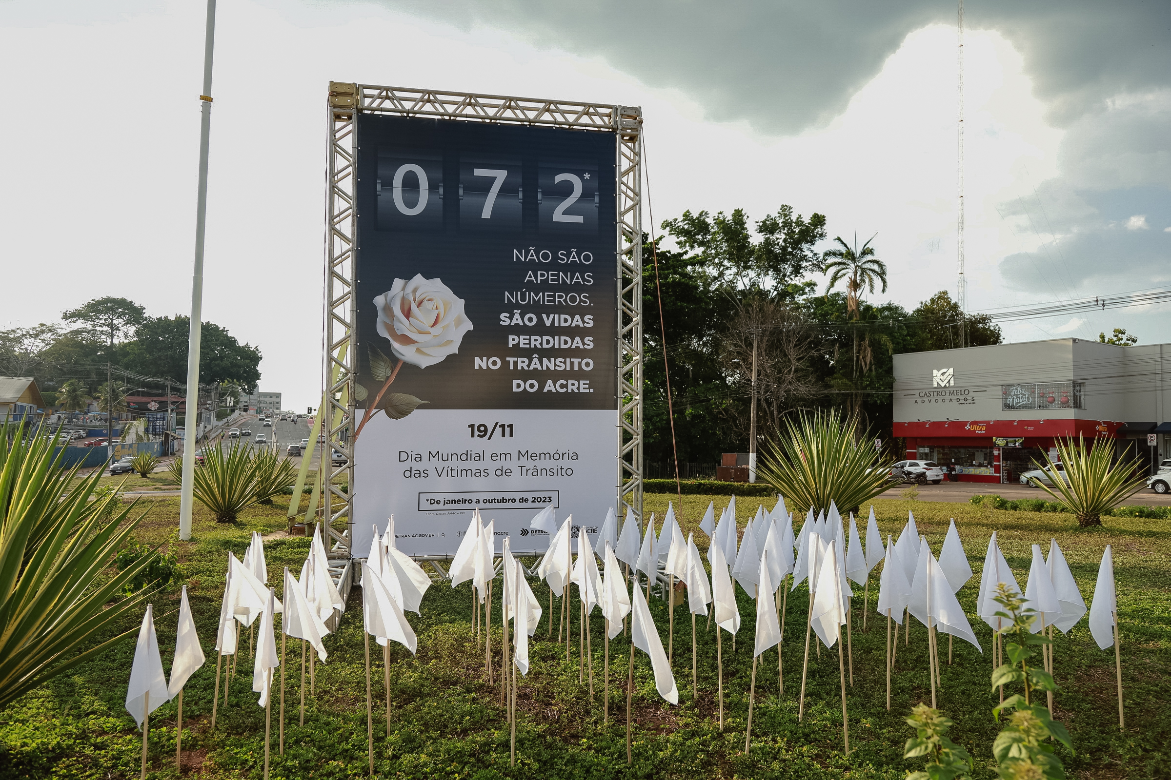 Ação do Detran nas rotatórias de Rio Branco marca Dia em Memória das Vítimas de Trânsito