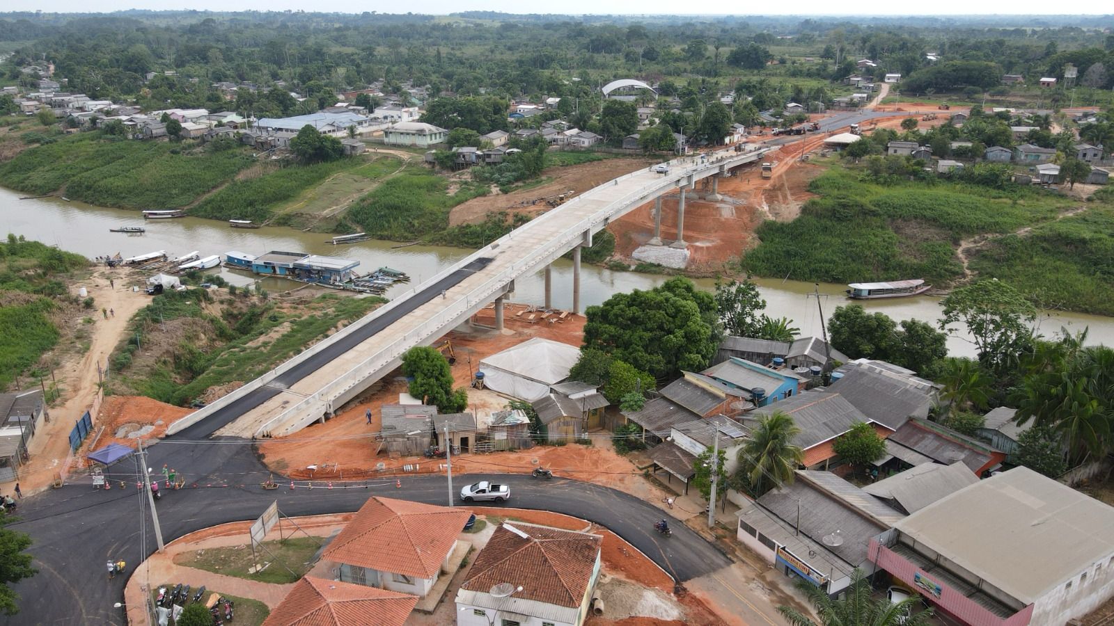 Governo trabalha na pavimentação asfáltica da Segunda Ponte de Sena Madureira