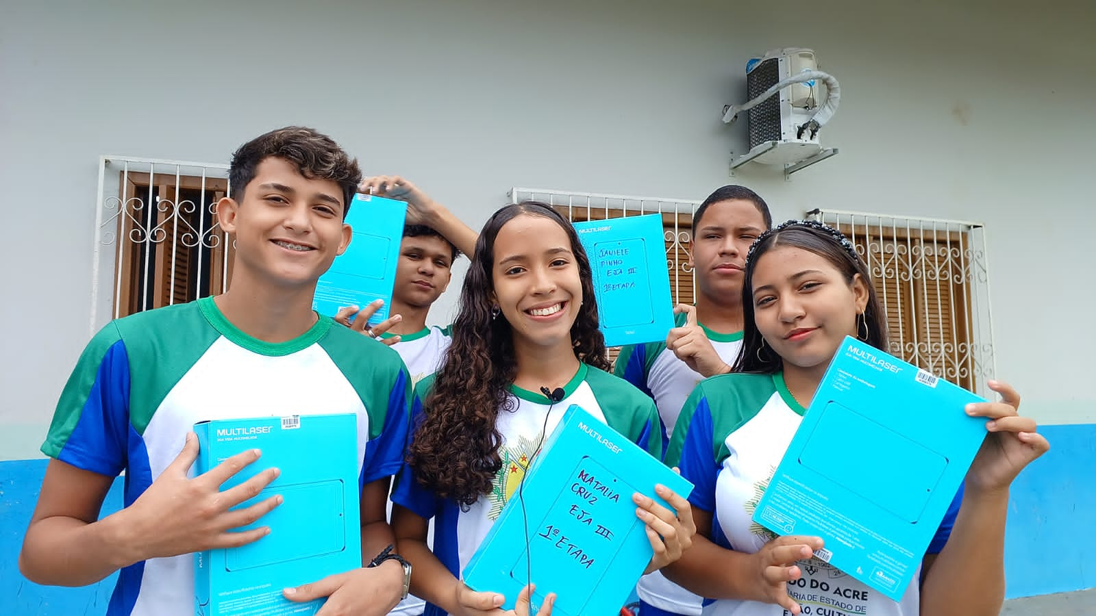 Em Cruzeiro do Sul, alunos do EJA recebem tablets com acesso a internet