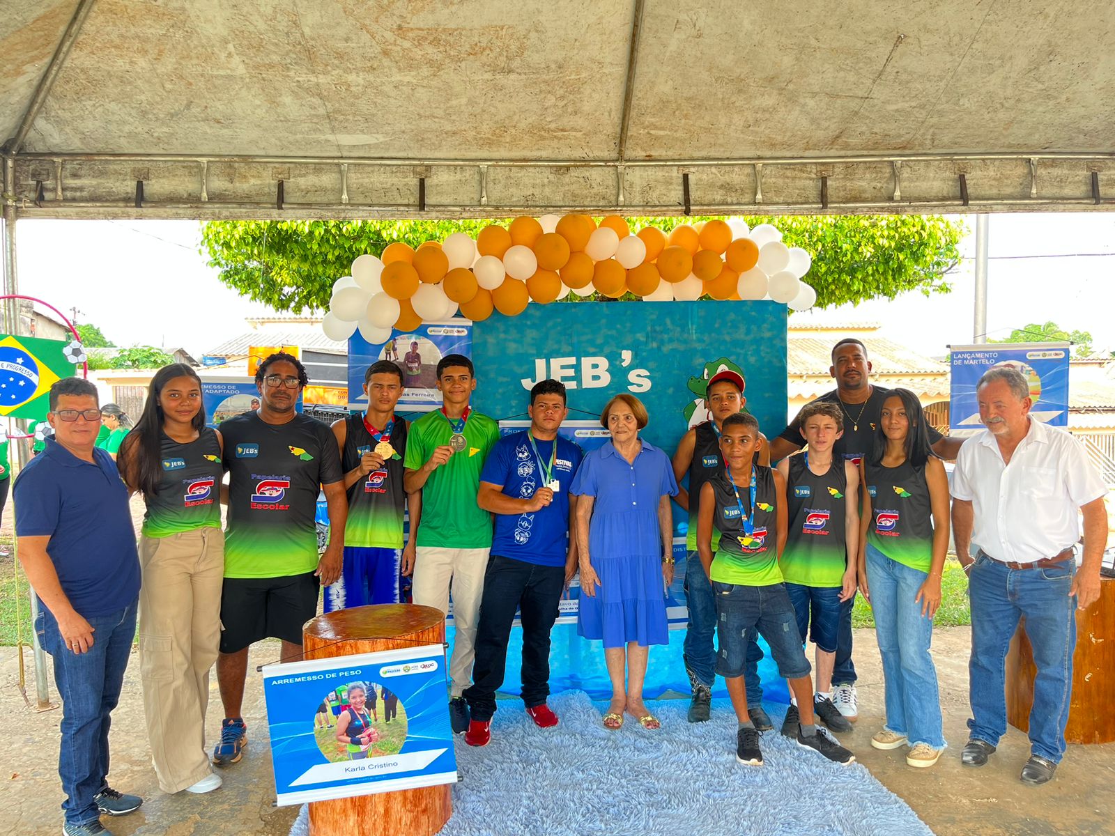 Destaque nacional, medalhistas acreanos nos jogos escolares são recebidos com carreata no Bujari