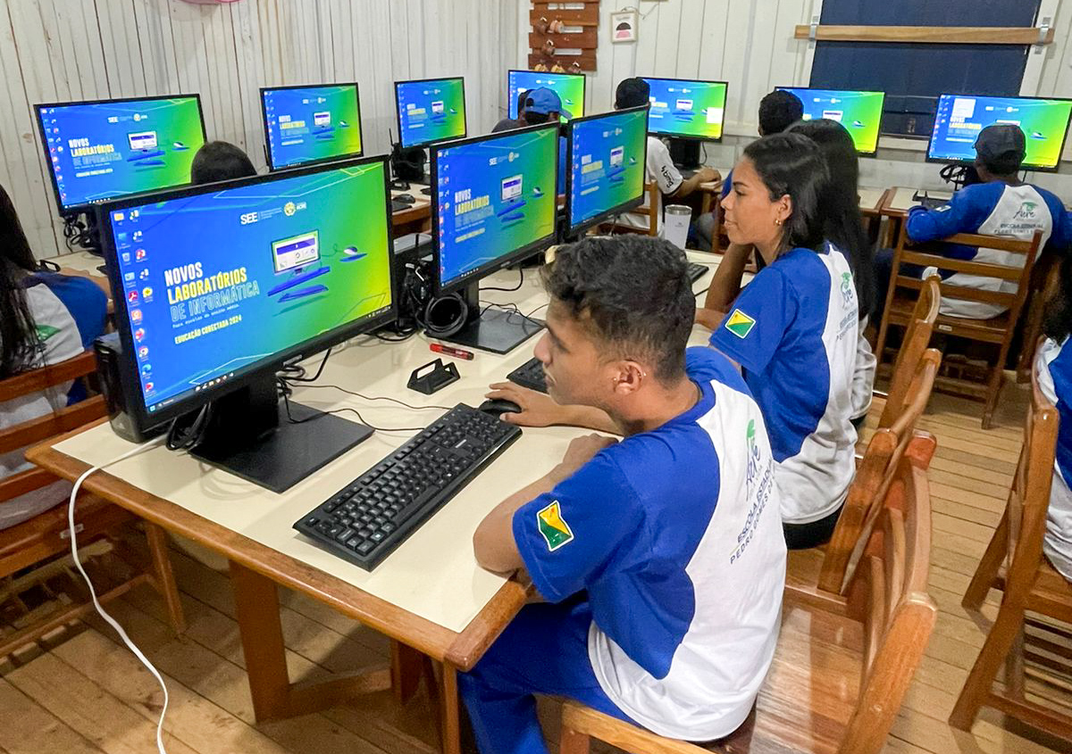 Governo investe mais de R$500 mil em laboratórios de informática em escolas do interior do estado