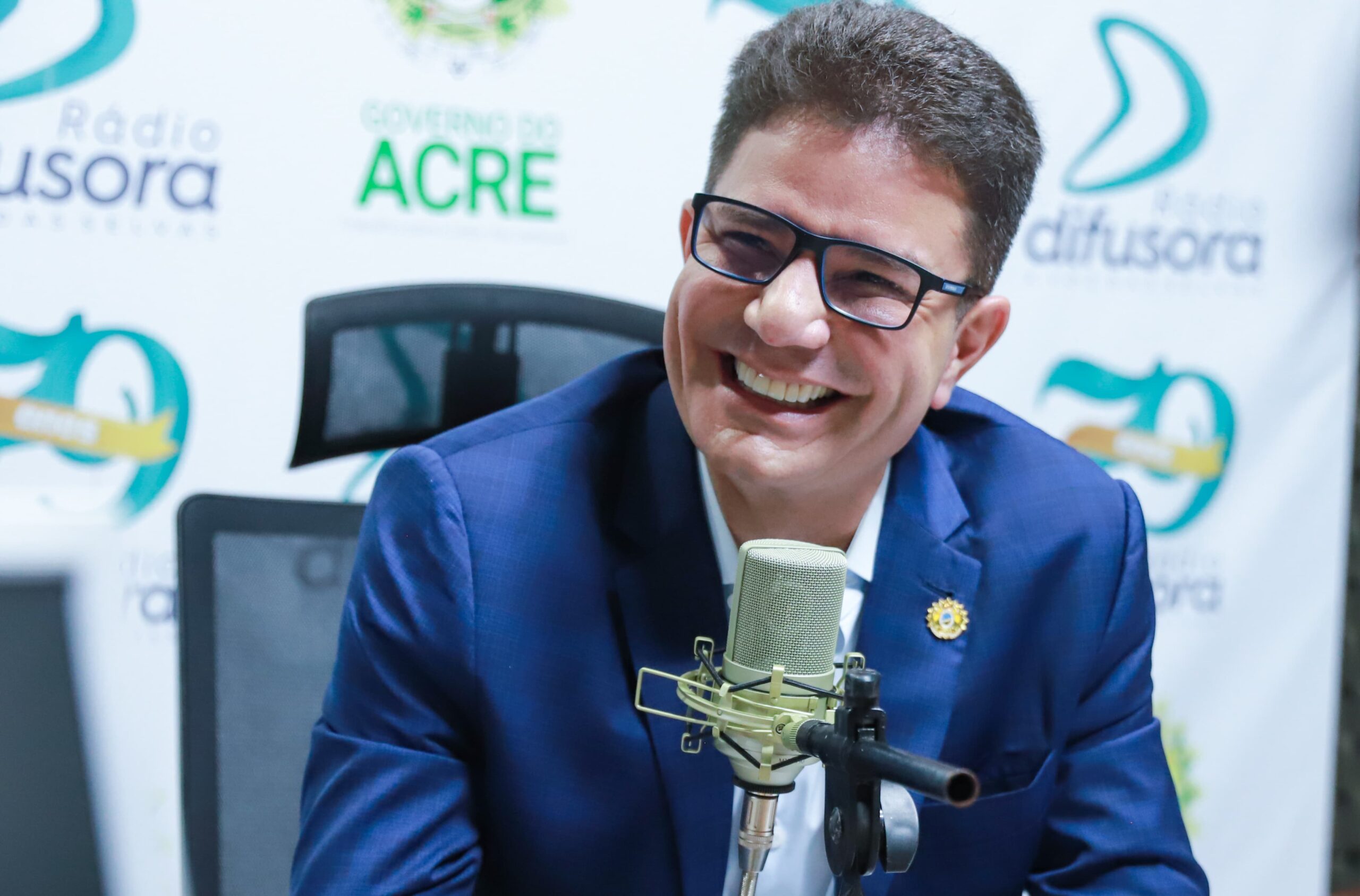 Governador Gladson Cameli destaca conquistas de 2023 e projetos futuros em entrevista exclusiva na Rádio Difusora Acreana