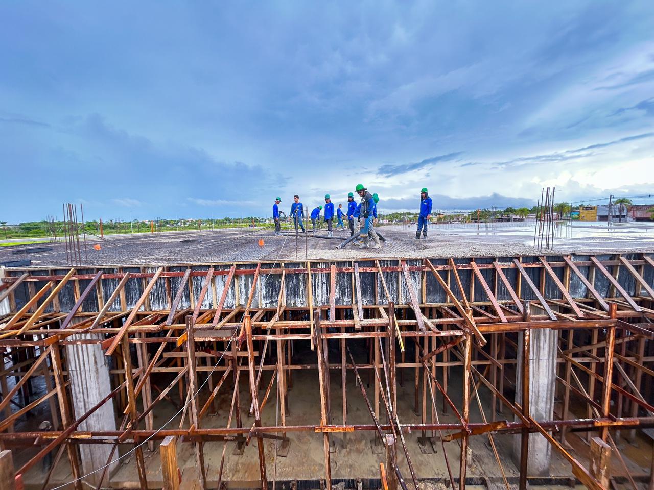 Obras de construção da nova maternidade Marieta Cameli avançam com concretagem de lajes