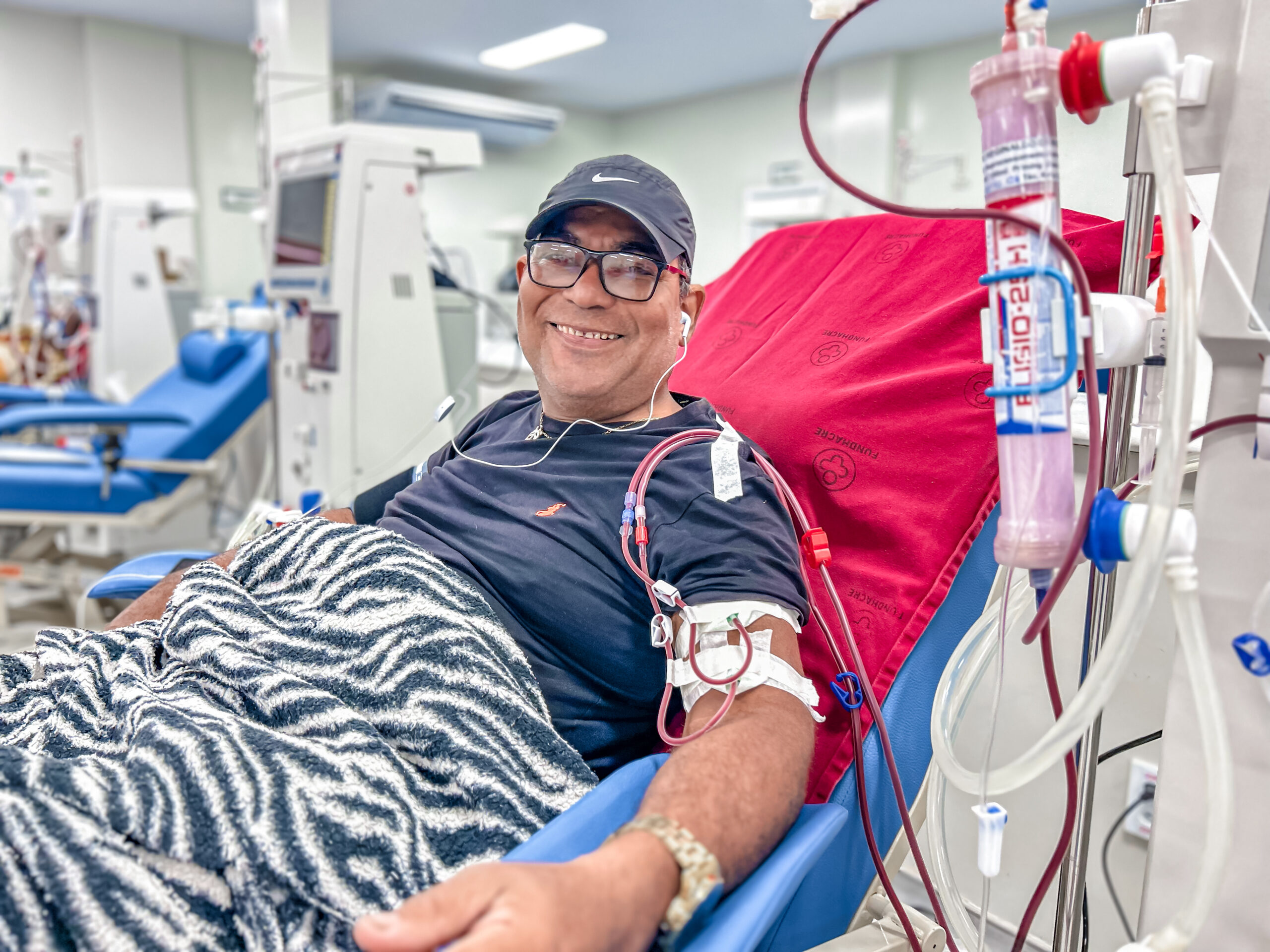 Com recepção calorosa, pacientes voltam a realizar hemodiálise no prédio reformado da Nefrologia na Fundhacre